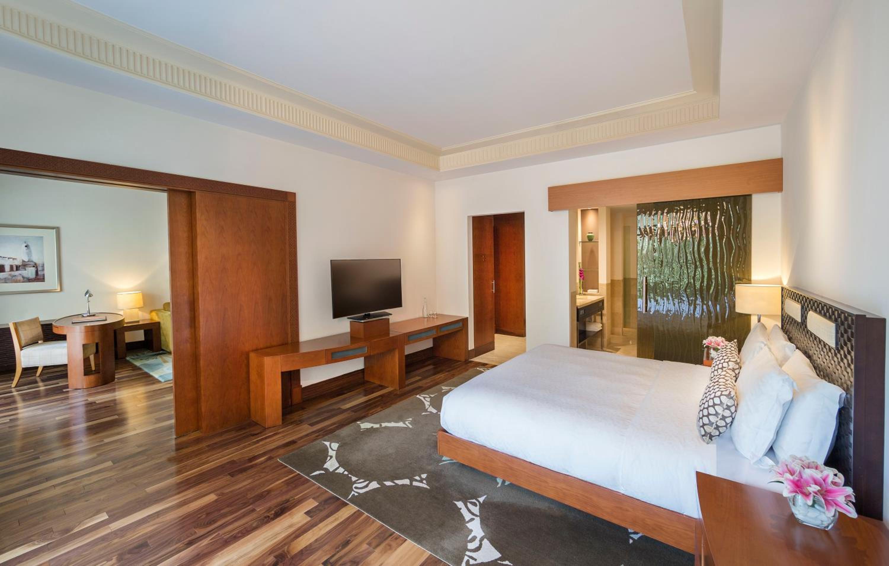 Grand King Suite - Photo 2