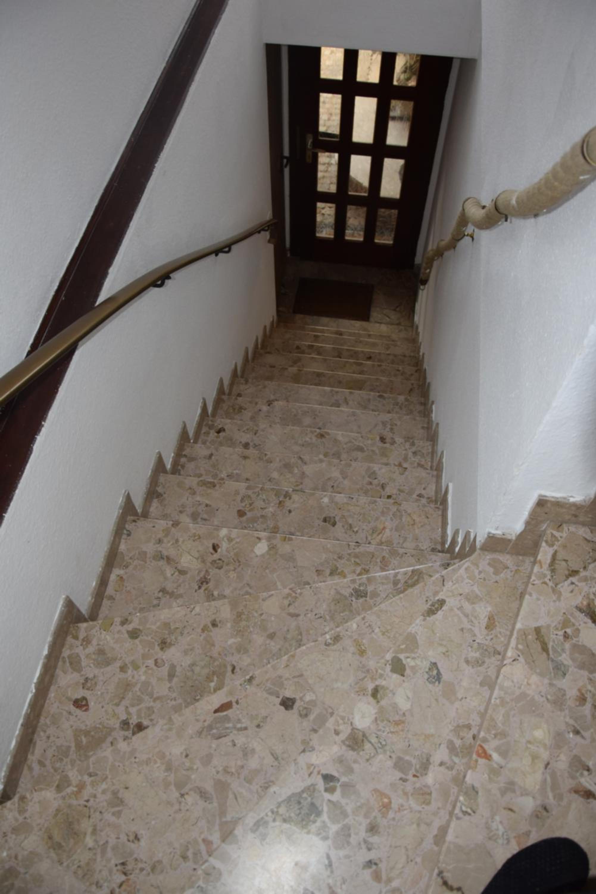 Apartment with Terrace - Photo 12