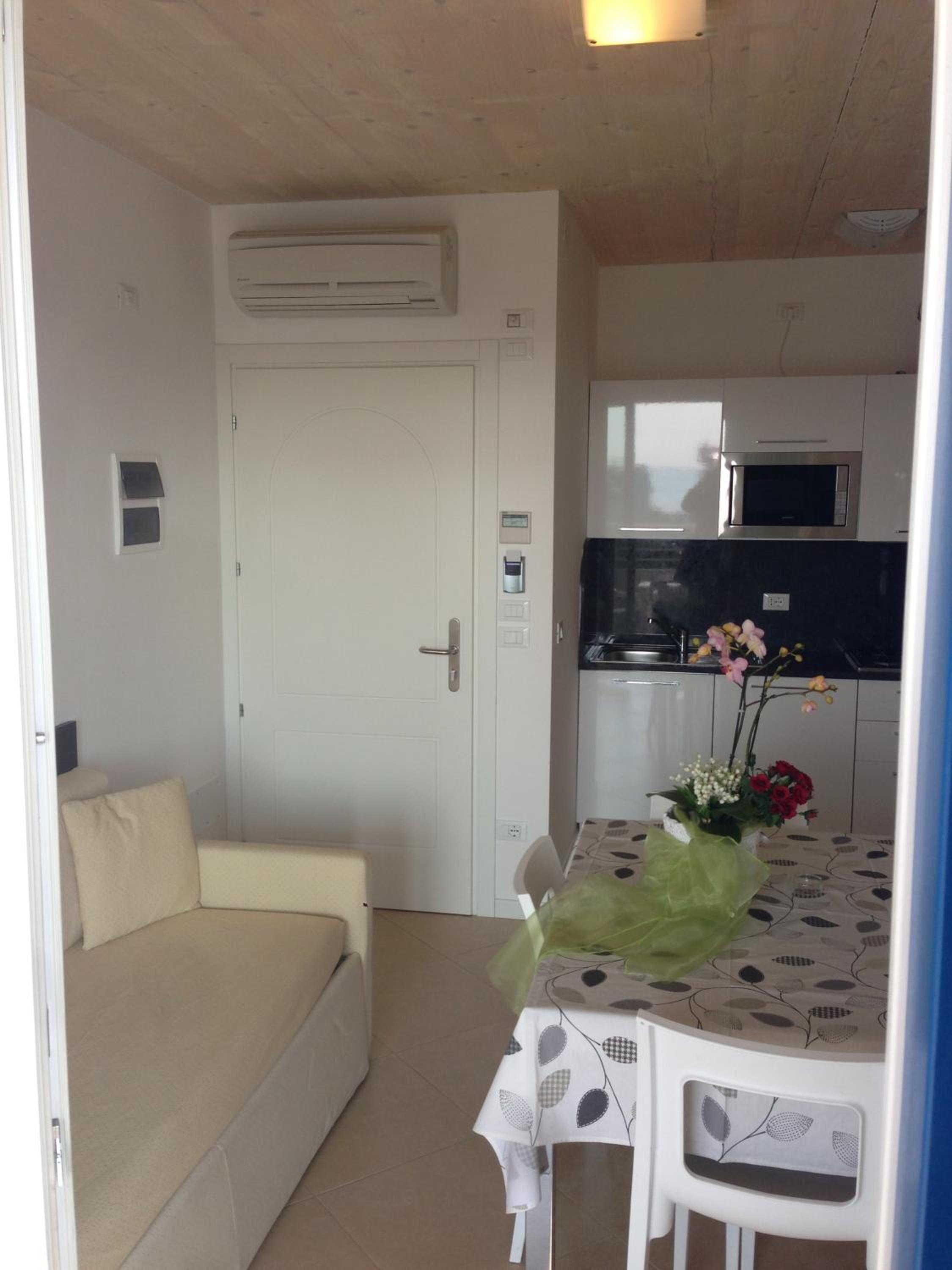Two-Bedroom Apartment (6 Adults) - Photo 14