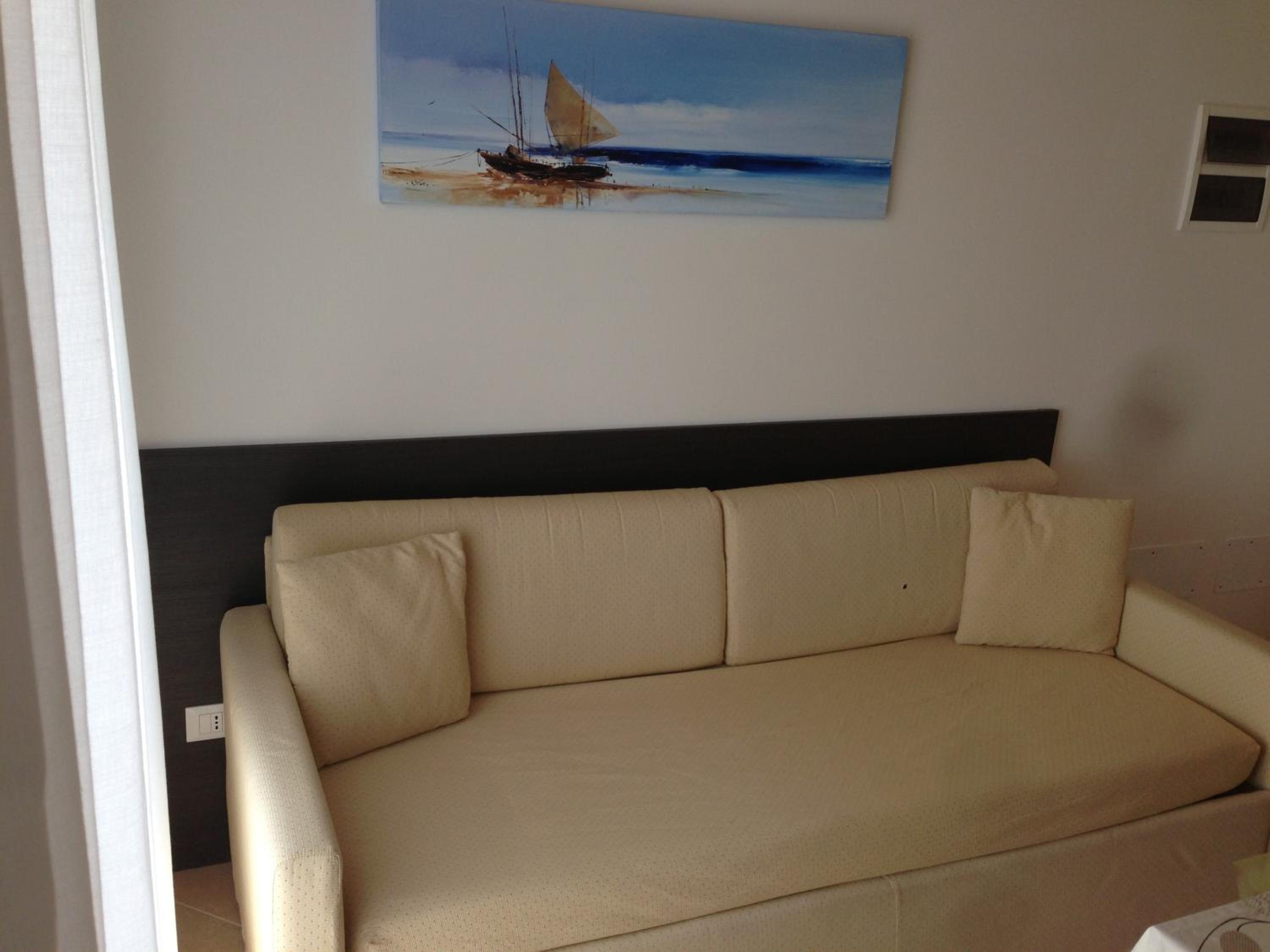 One-Bedroom Apartment (5 Adults) - Photo 3