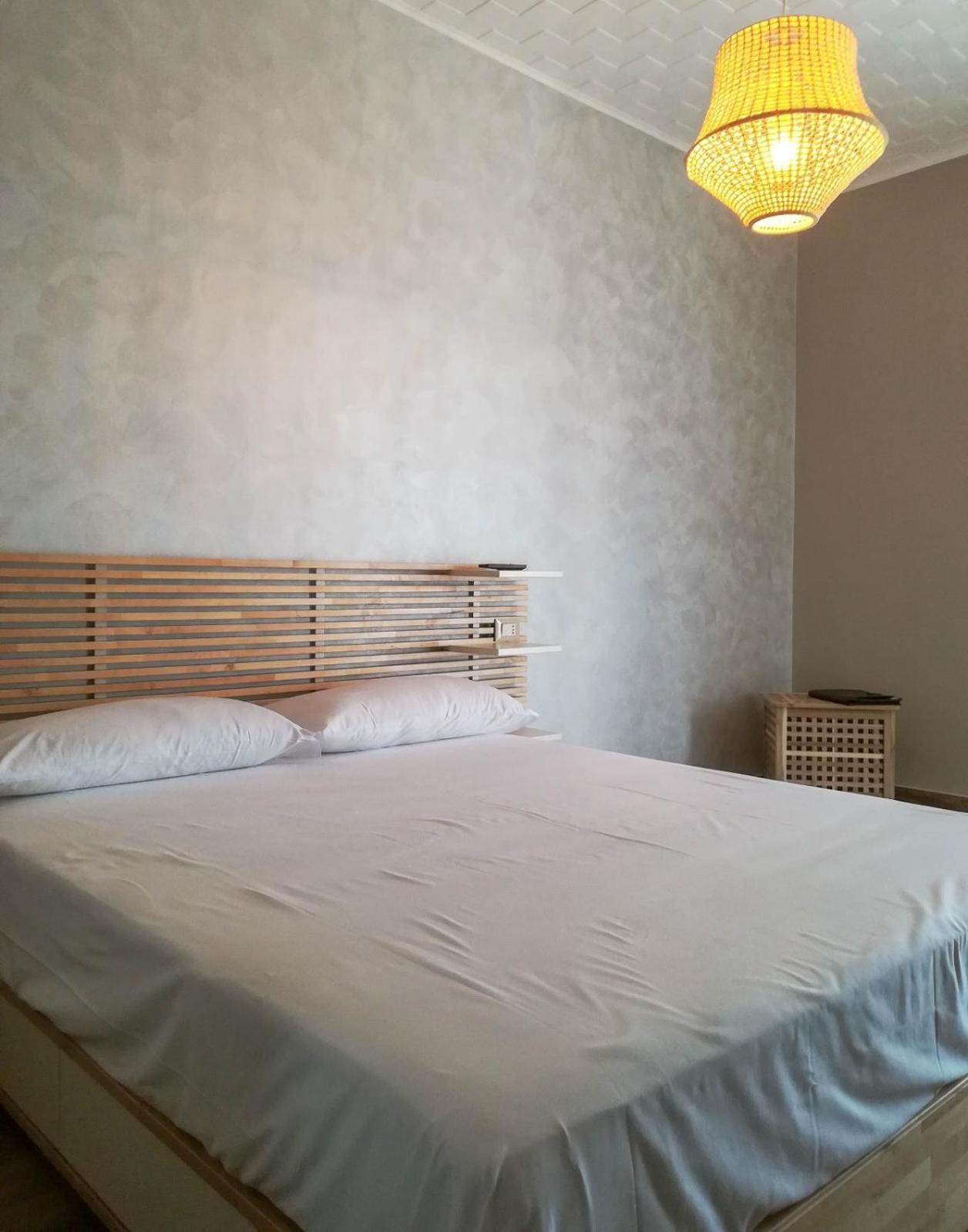King Room with Balcony - Photo 9