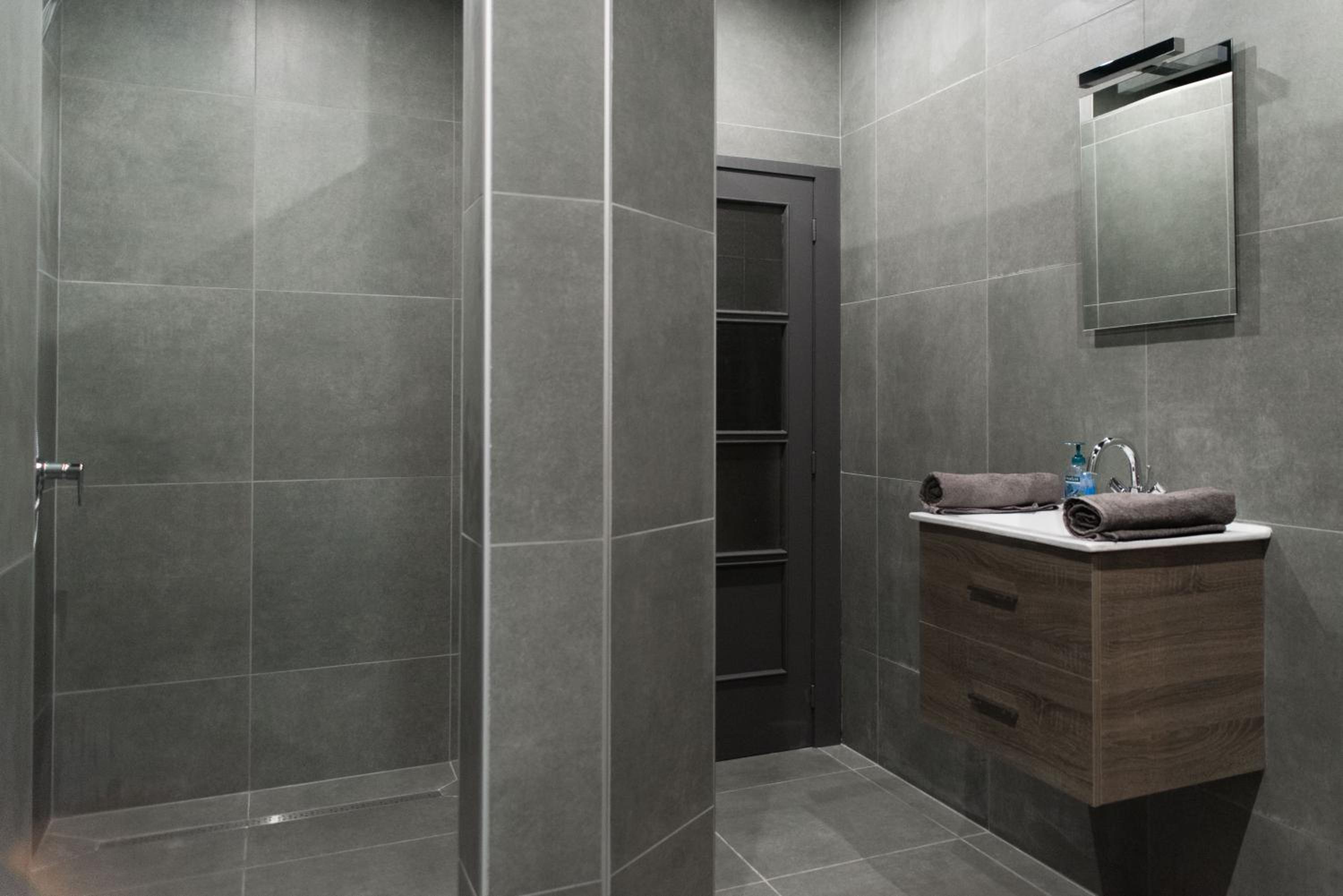 Suite - Photo 3