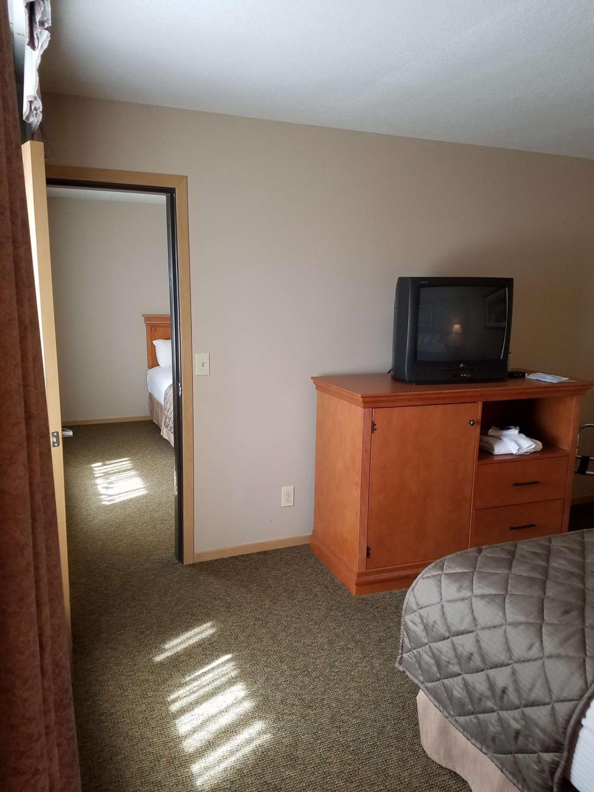 Two-Room Apartment with Queen Suite