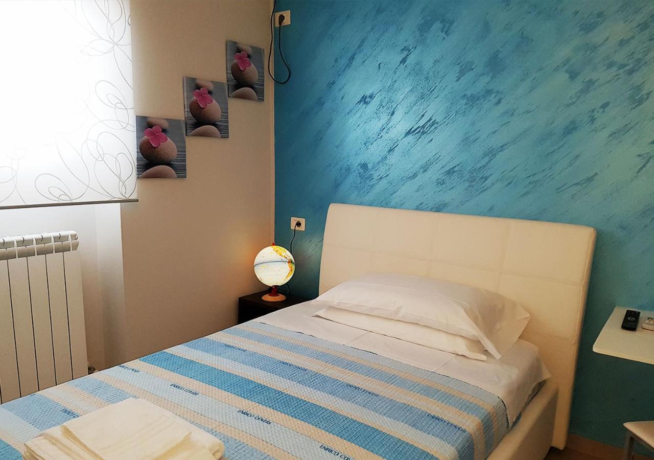 Single Room photo 1