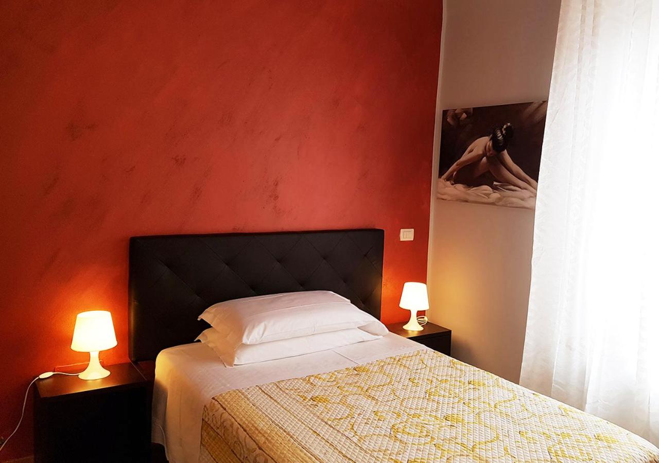 Double Room with Private Bathroom - Photo 1