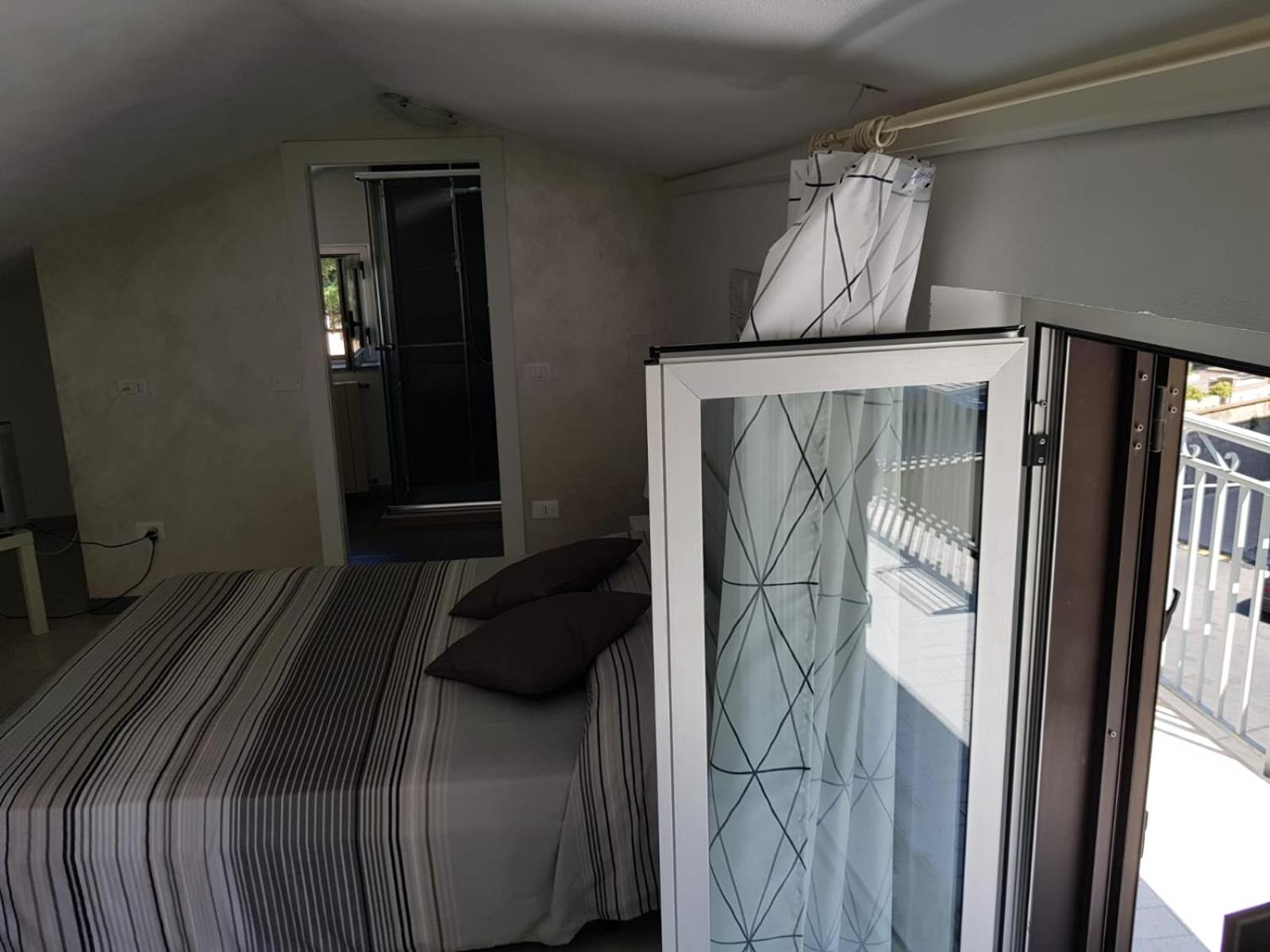 Quadruple Room with Private Bathroom - Photo 7