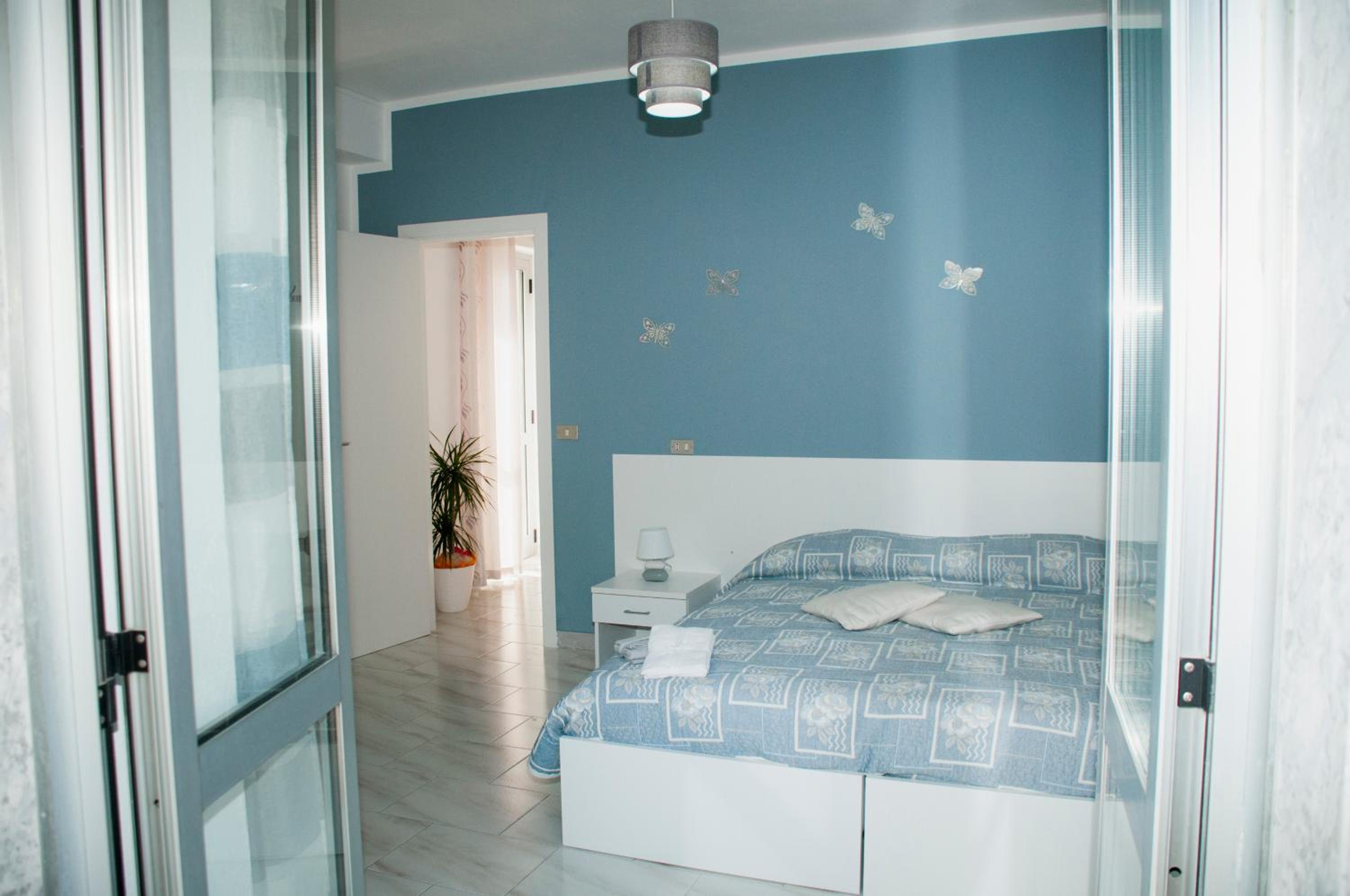 Quadruple Room with Private Bathroom - Photo 15