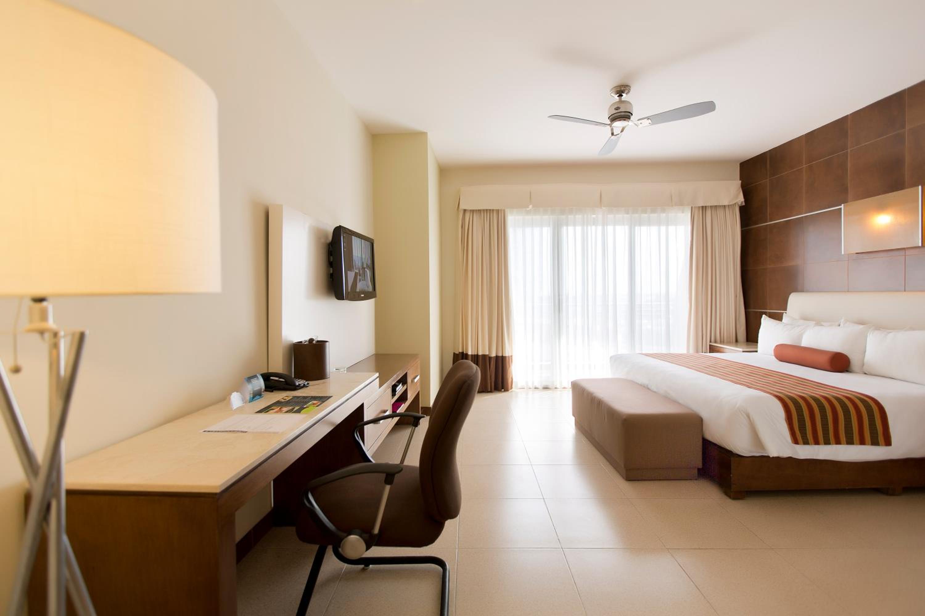 Standard Room Beach Club Access photo 1