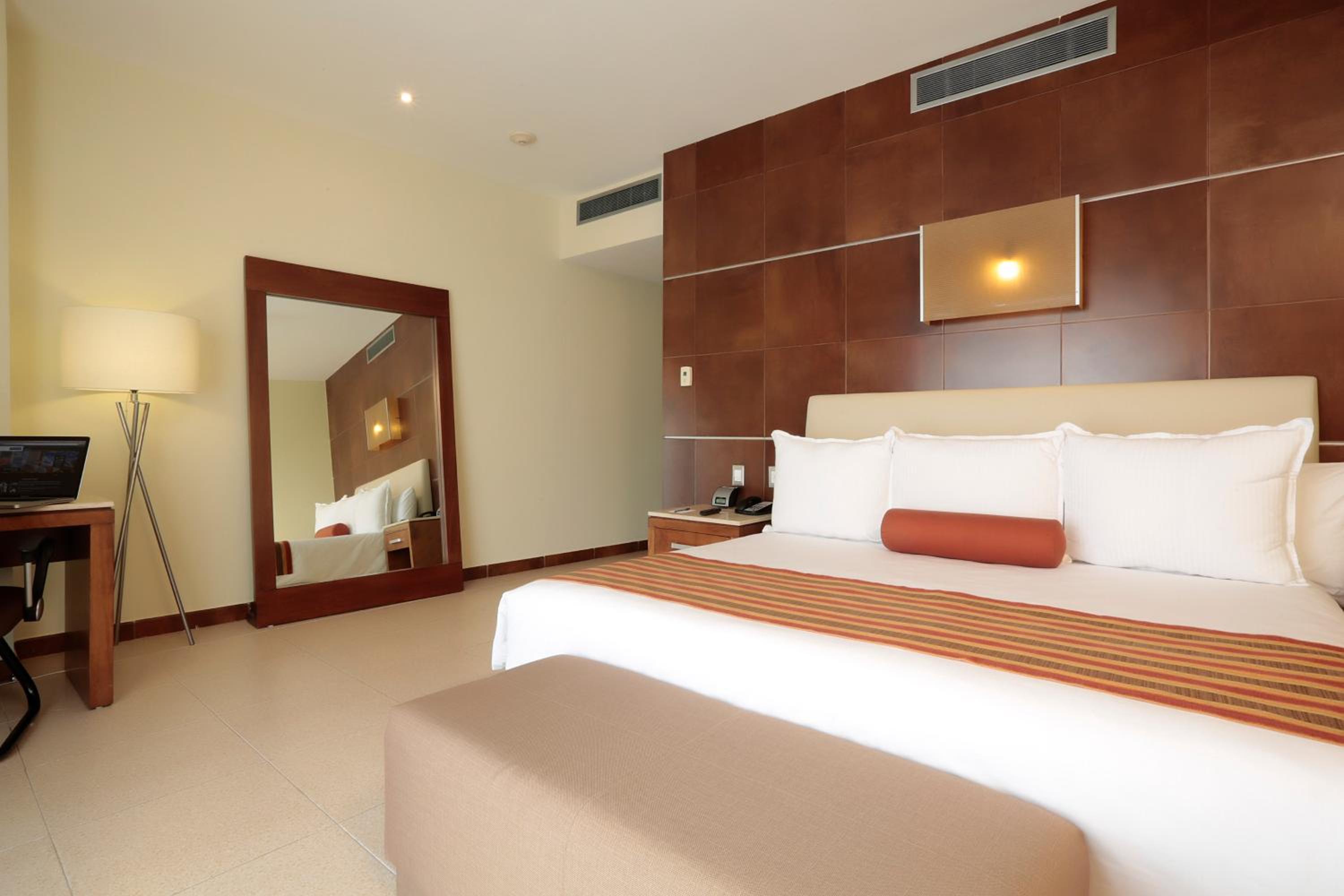 Standard Room Beach Club Access photo 3