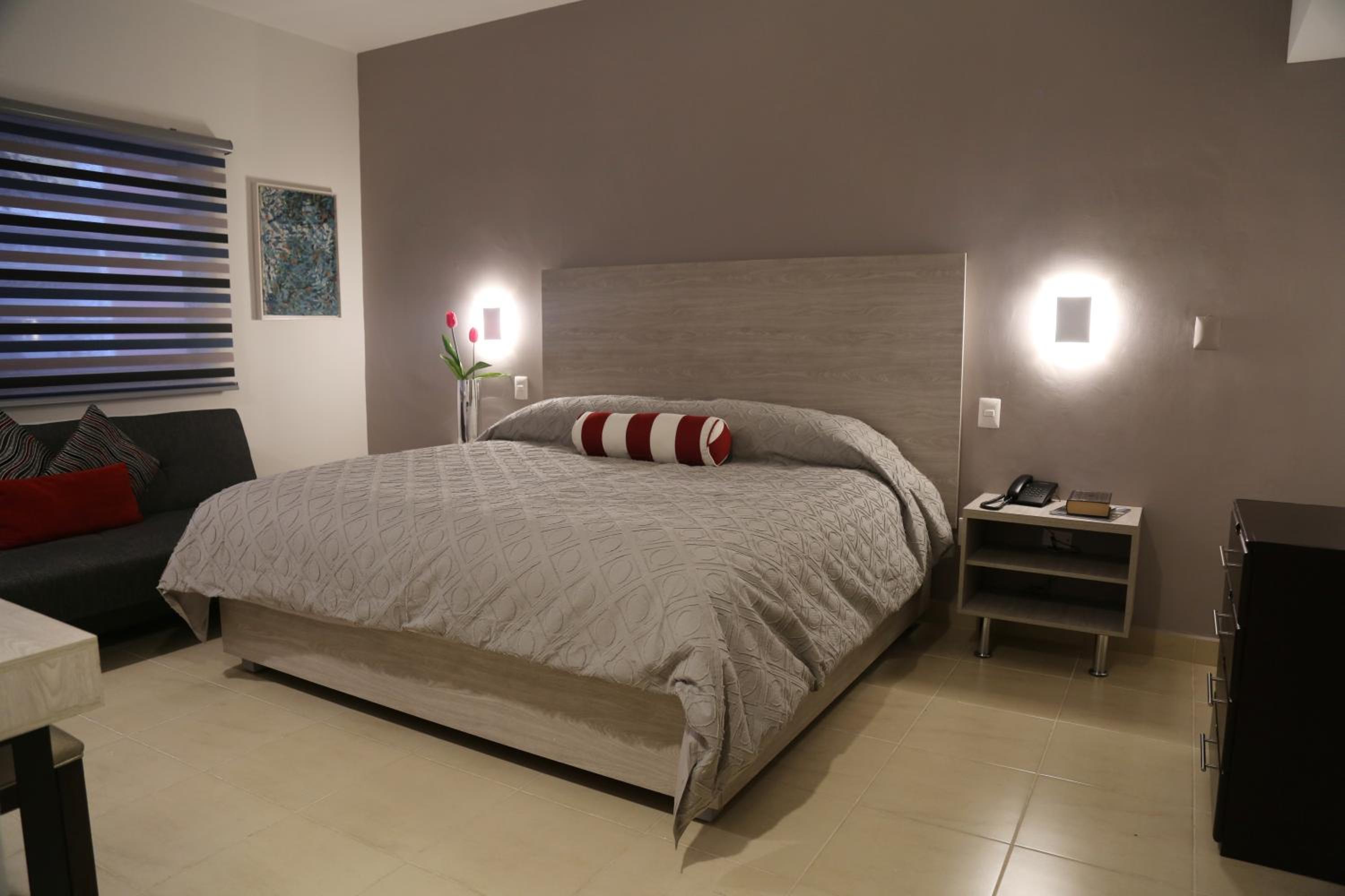 Standard Queen Room photo 3