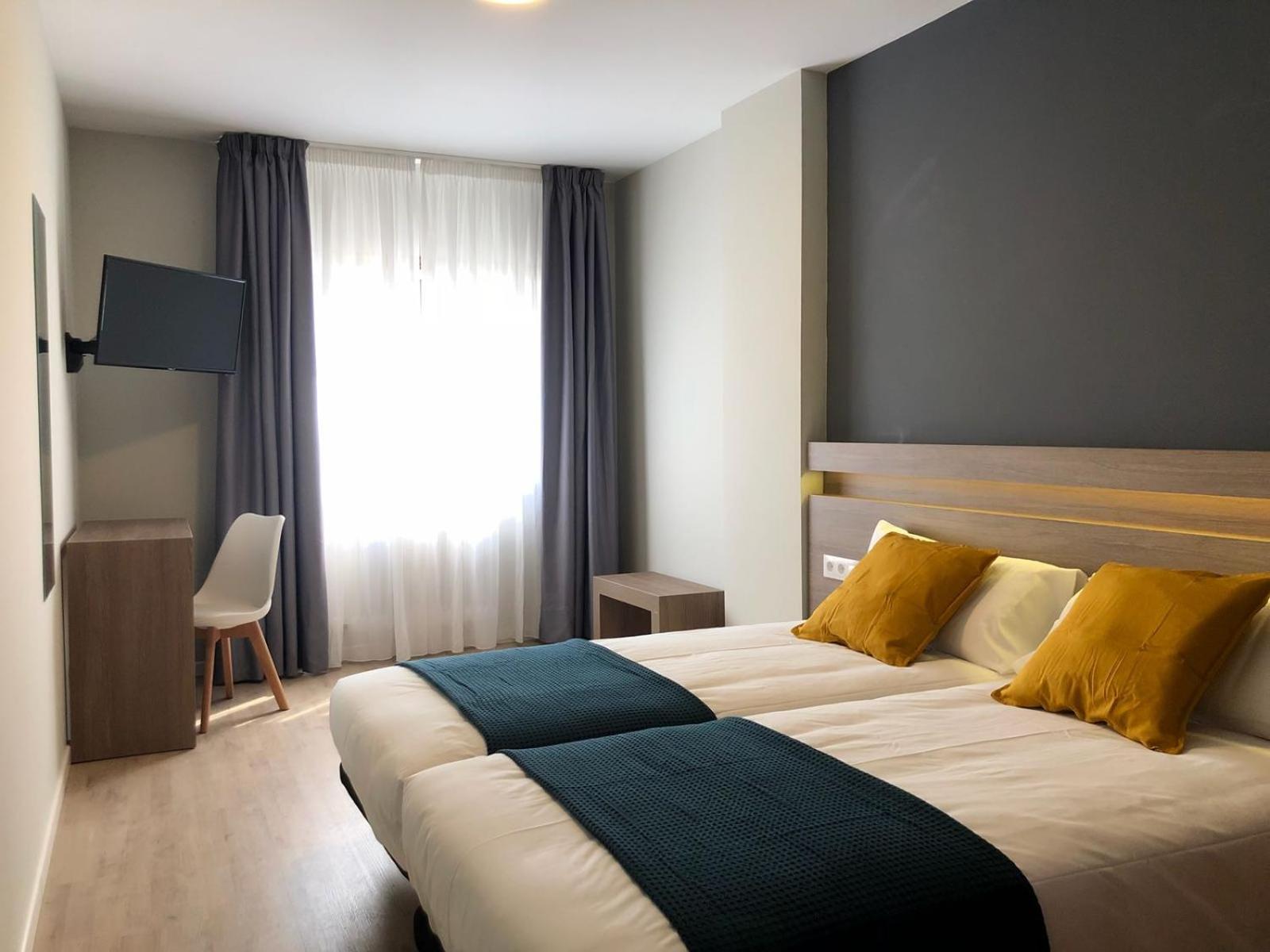 Standard Double or Twin Room - Photo 1
