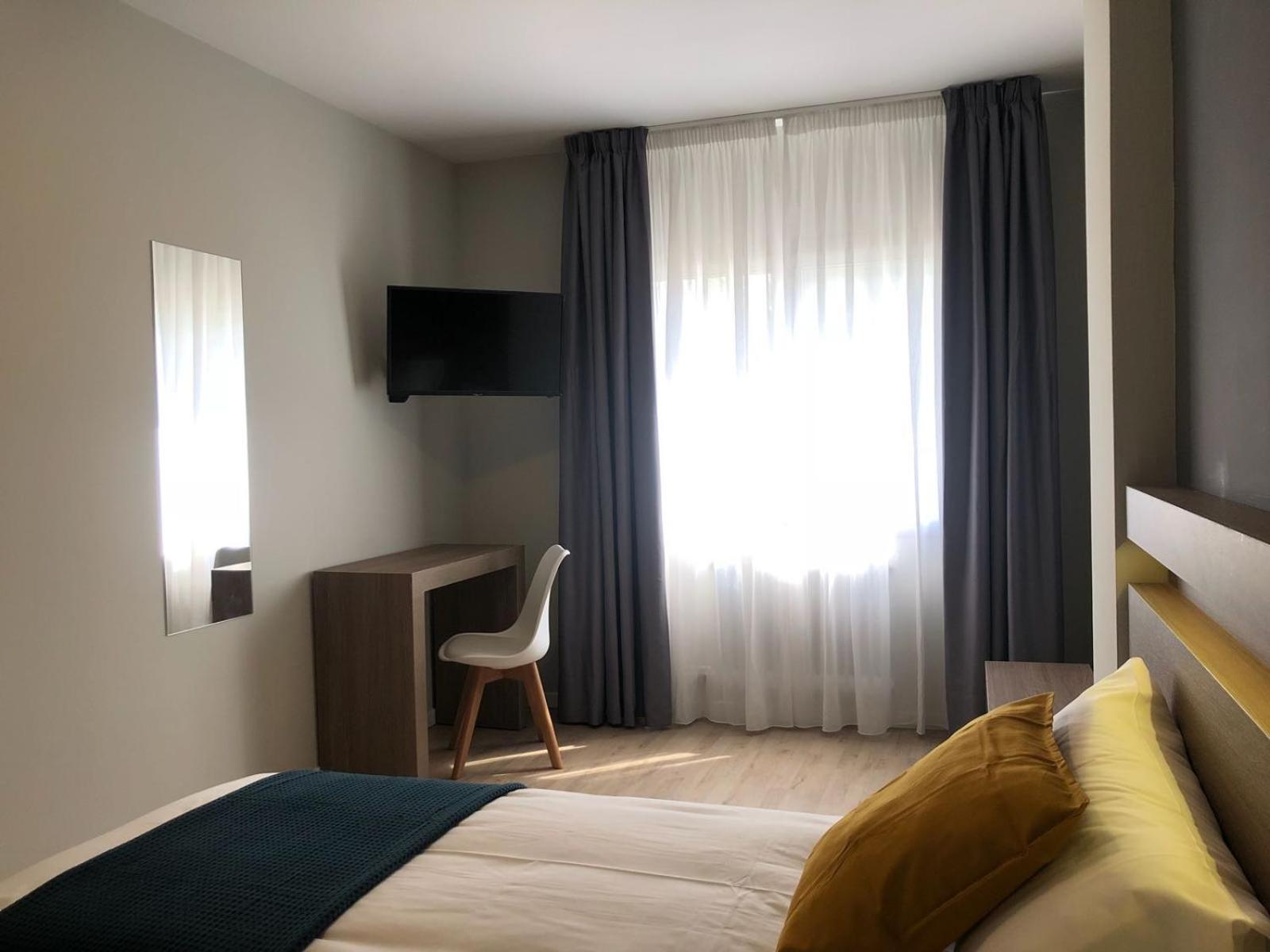 Standard Double or Twin Room - Photo 6