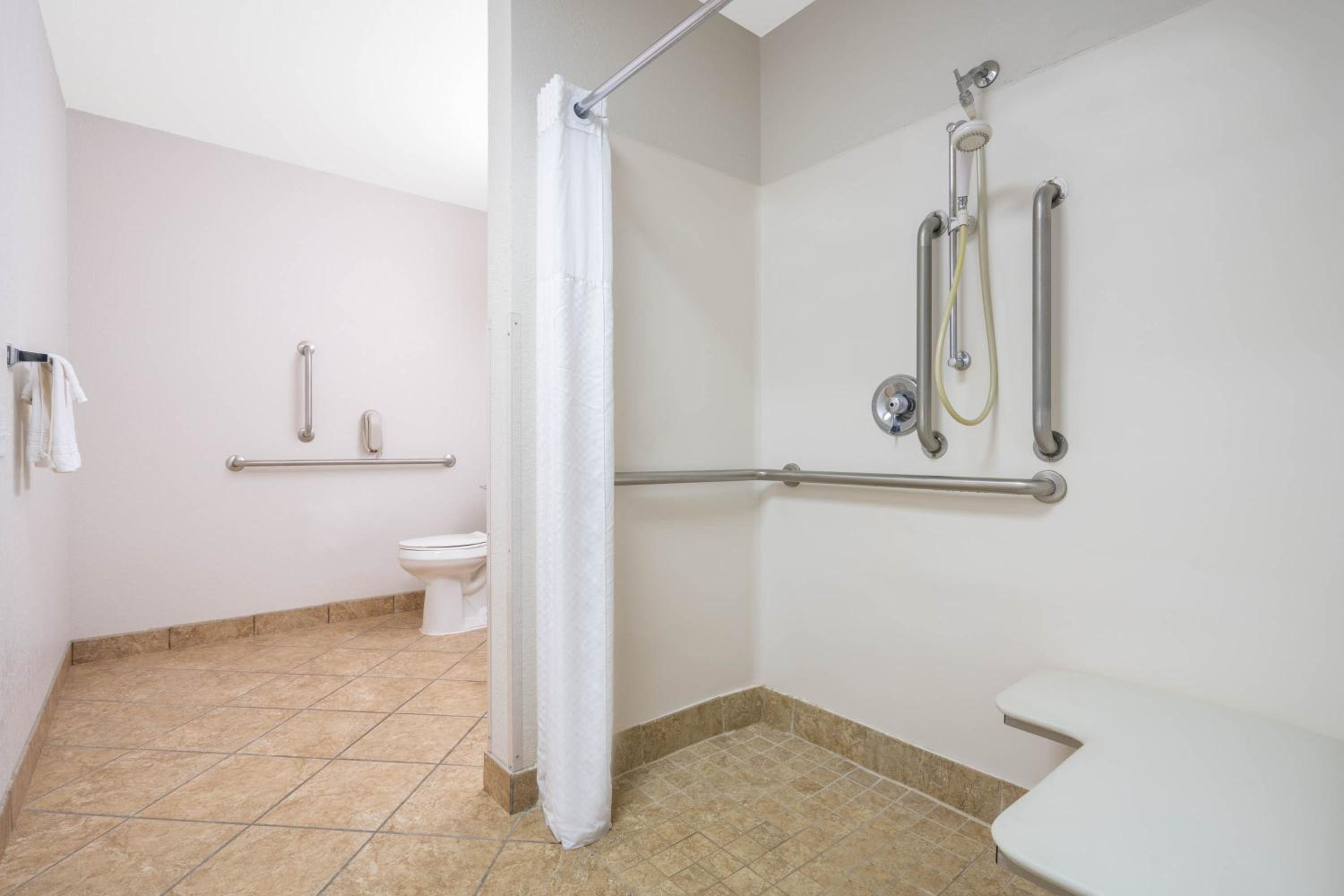 Queen Room - Disability Access/Non-Smoking - Photo 2