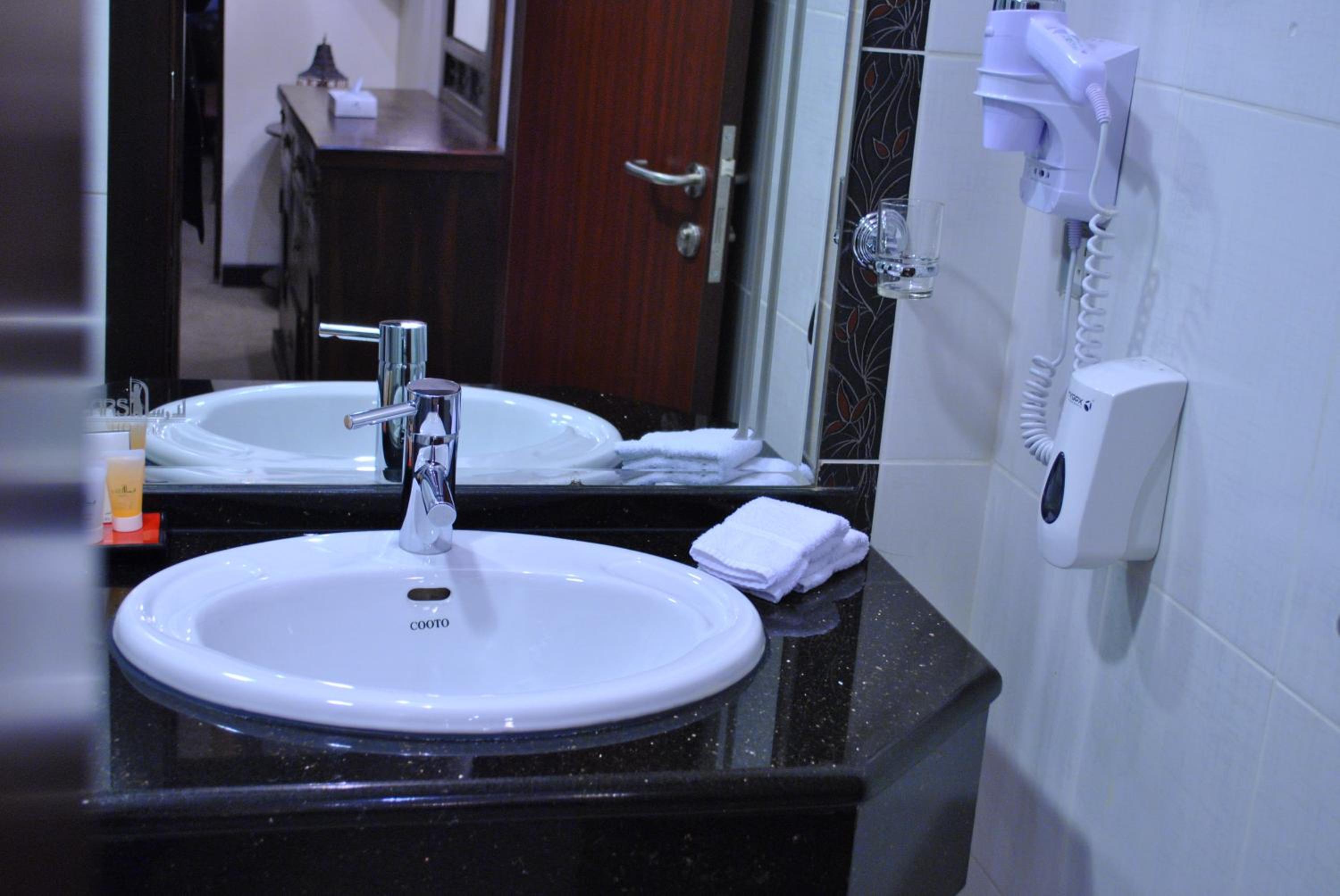 Twin Room - Photo 2