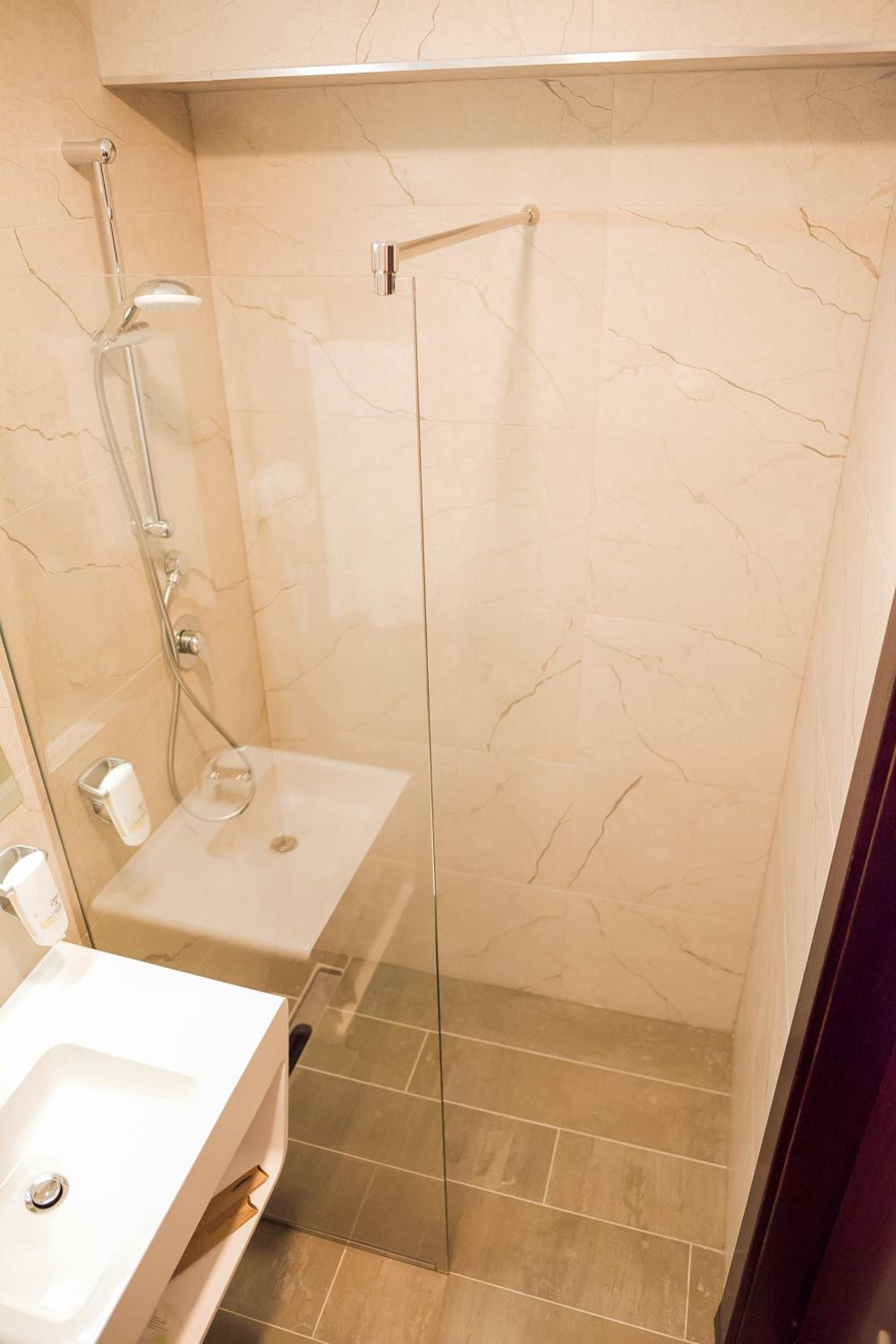Deluxe Double or Twin Room with City View photo 2