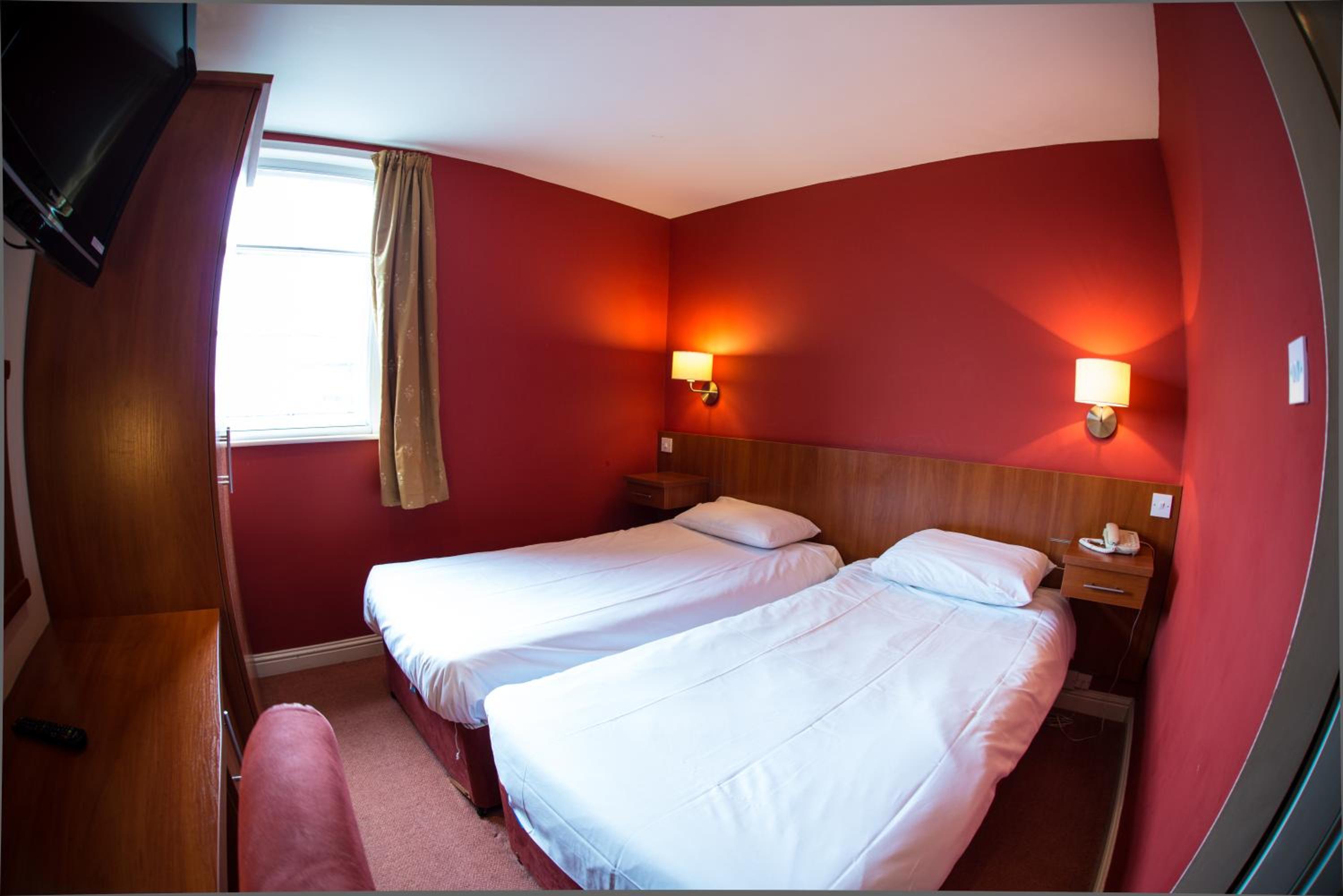 Twin Room - Photo 1