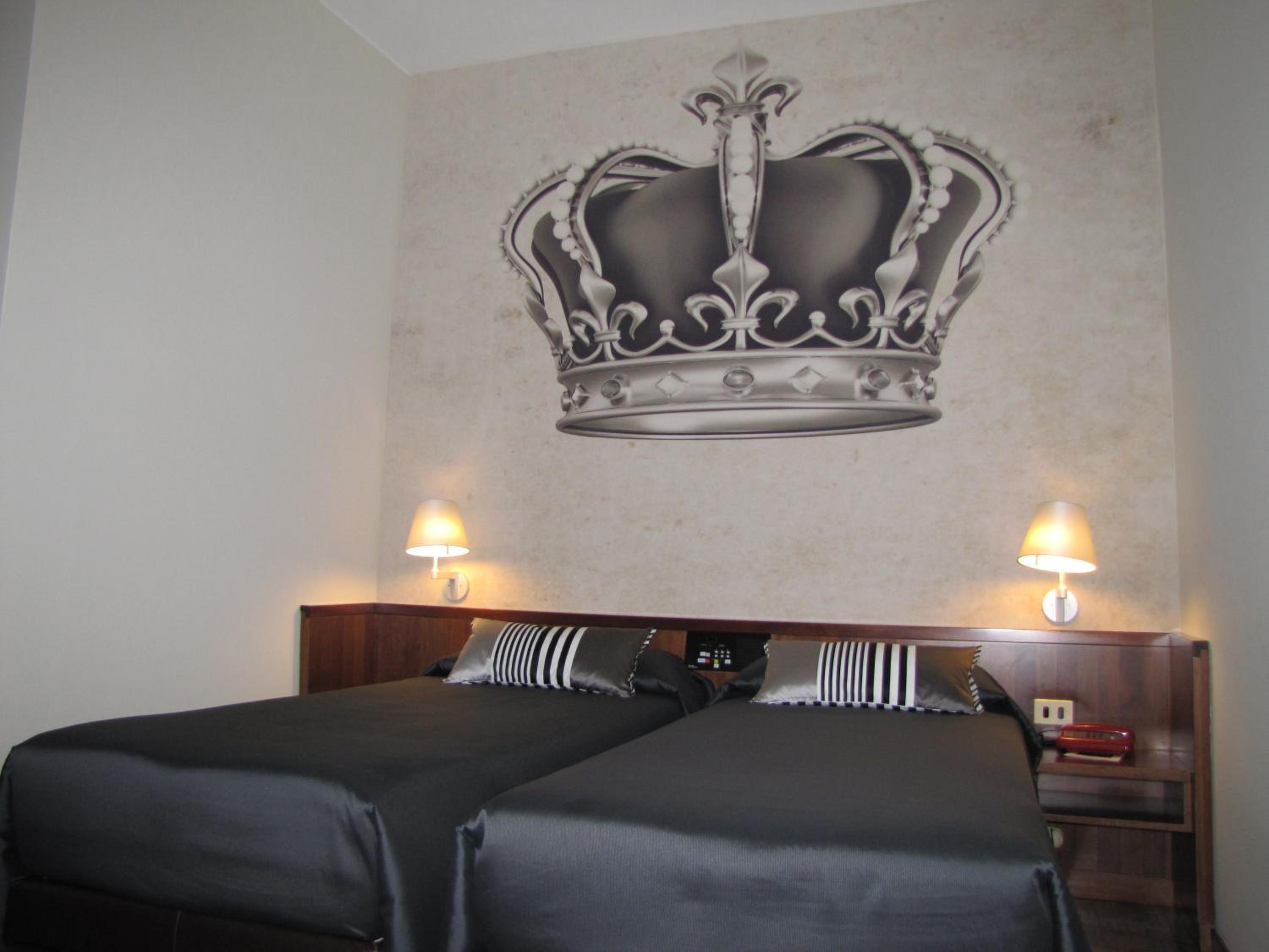 Double or Twin Room - Photo 18
