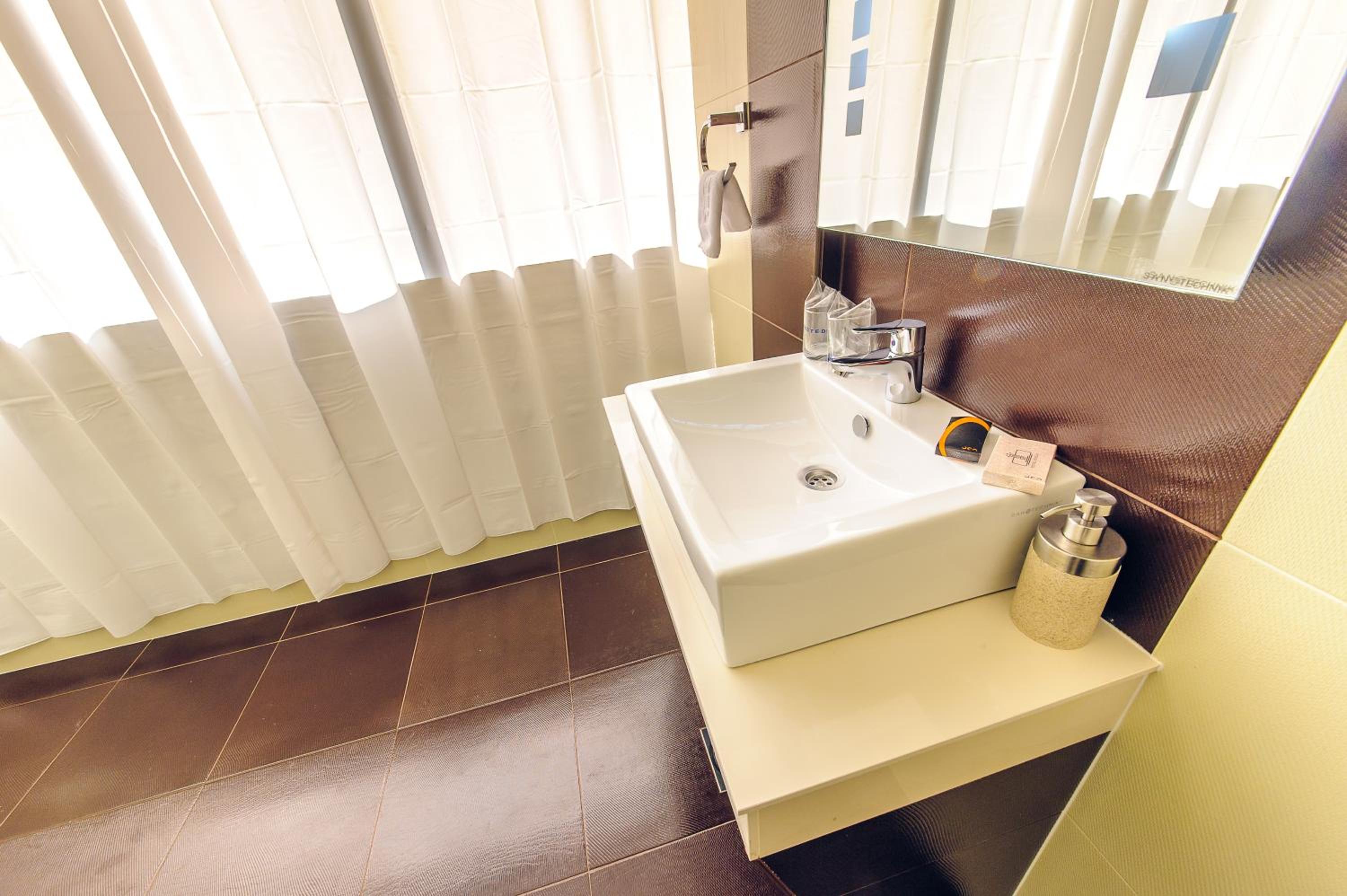 Superior Double Room - Photo 8