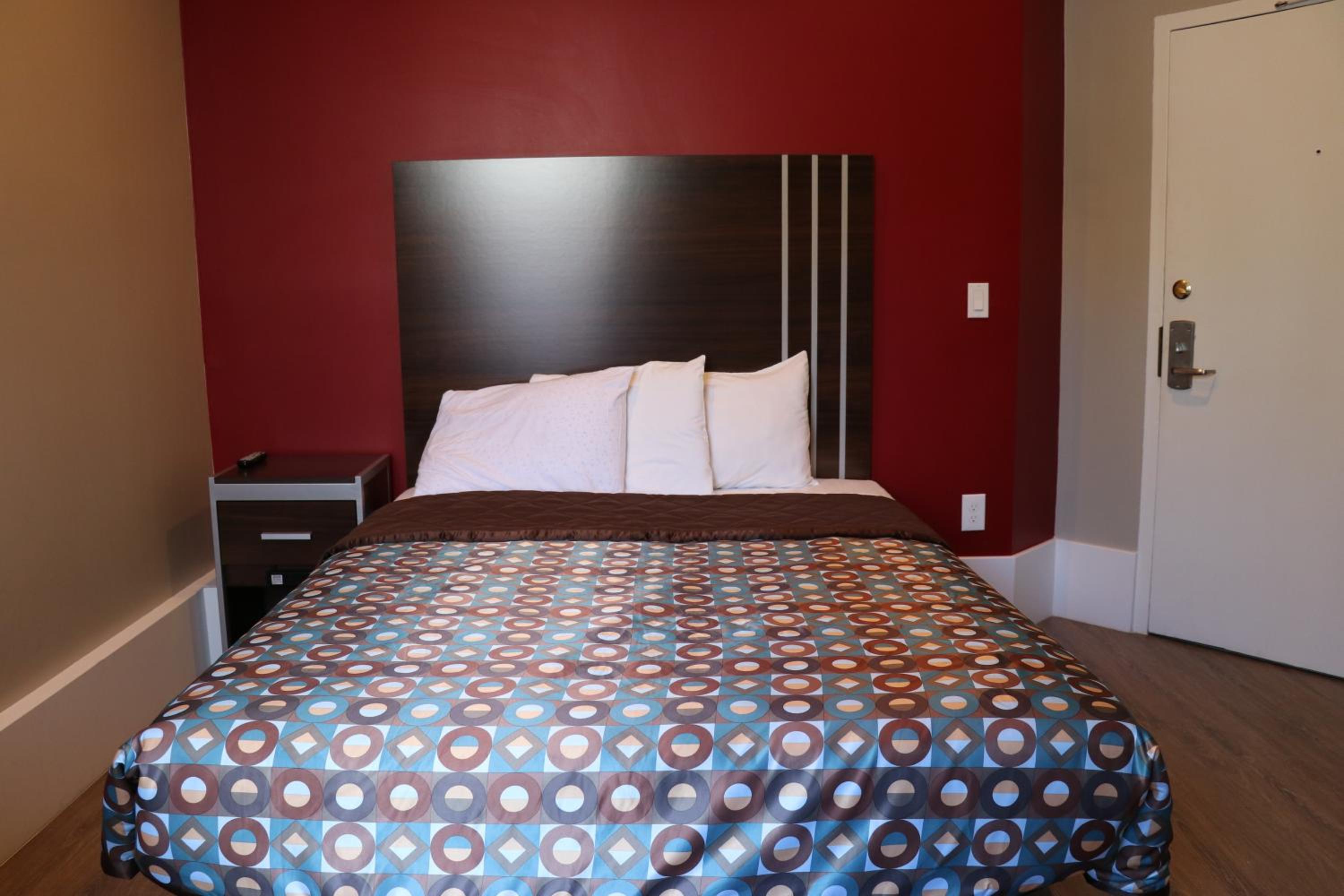 Queen Room with Private Bathroom