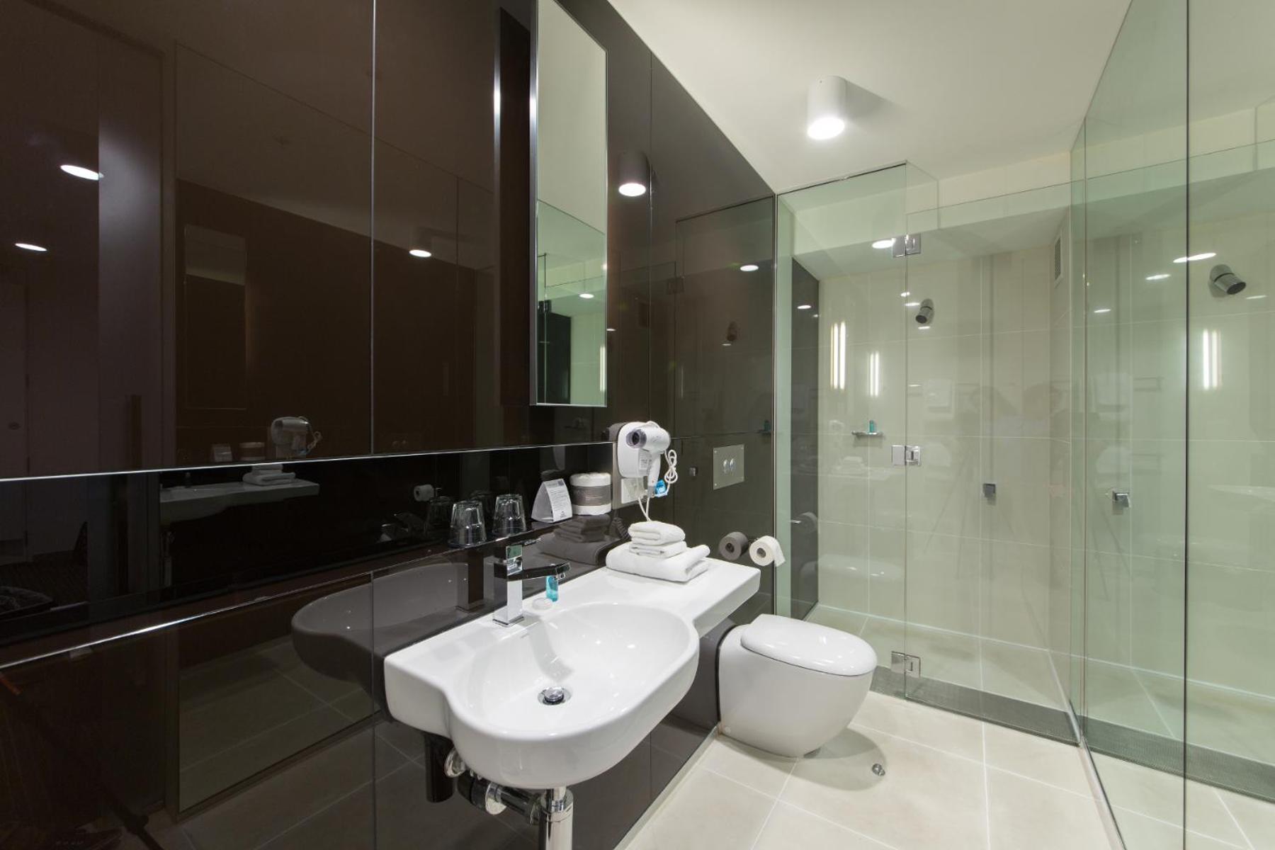 Superior King Room - Photo 3