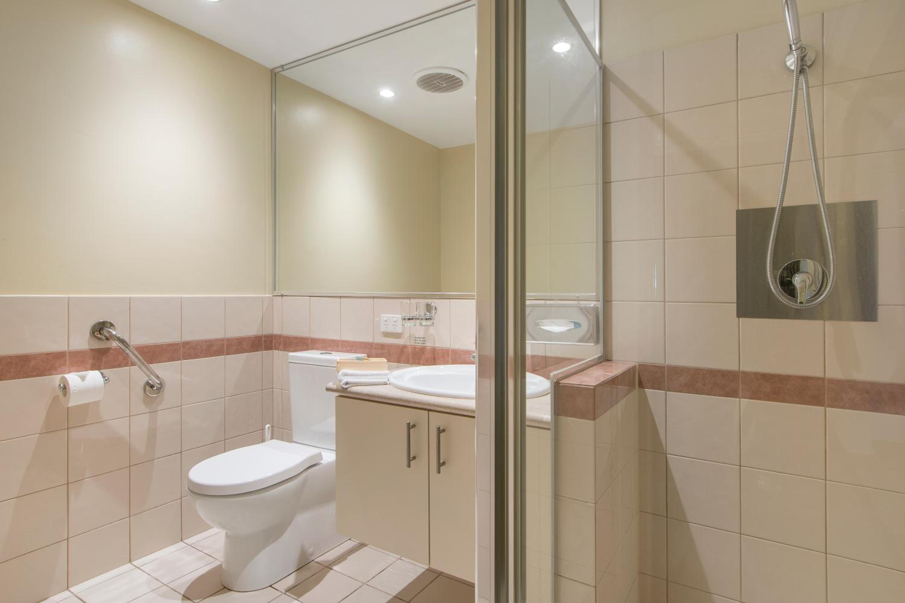 Classic One-Bedroom Triple Bed Suite