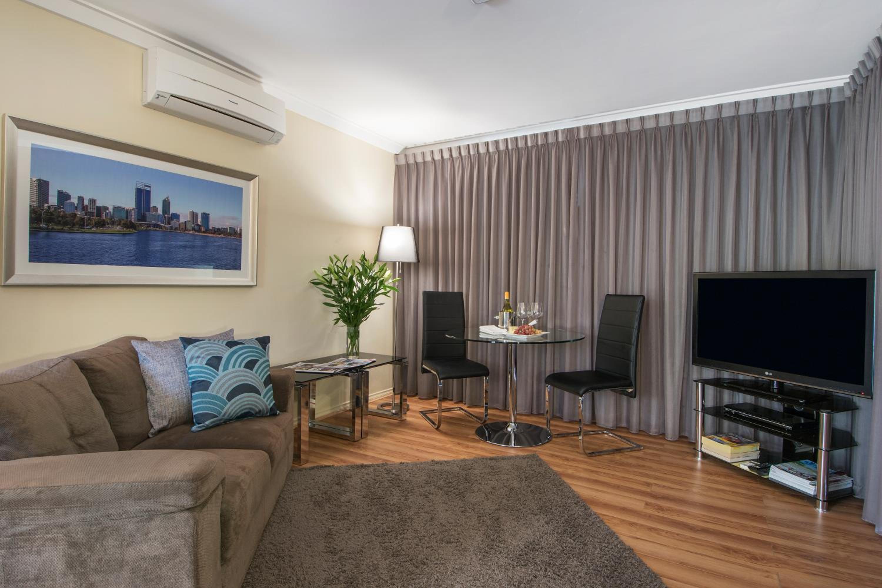 One-Bedroom Esplanade Suite with River View