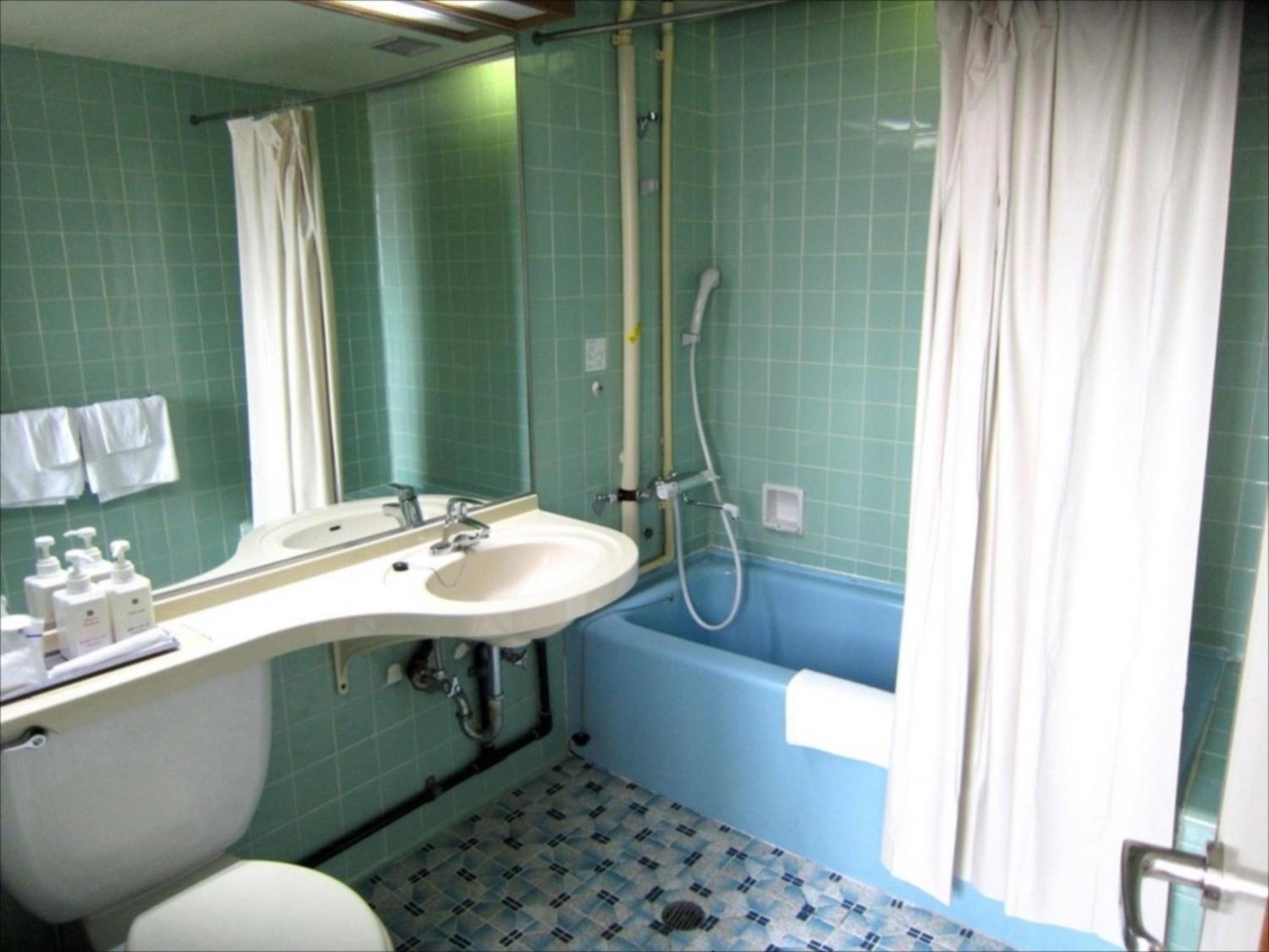 Queen Room photo 2