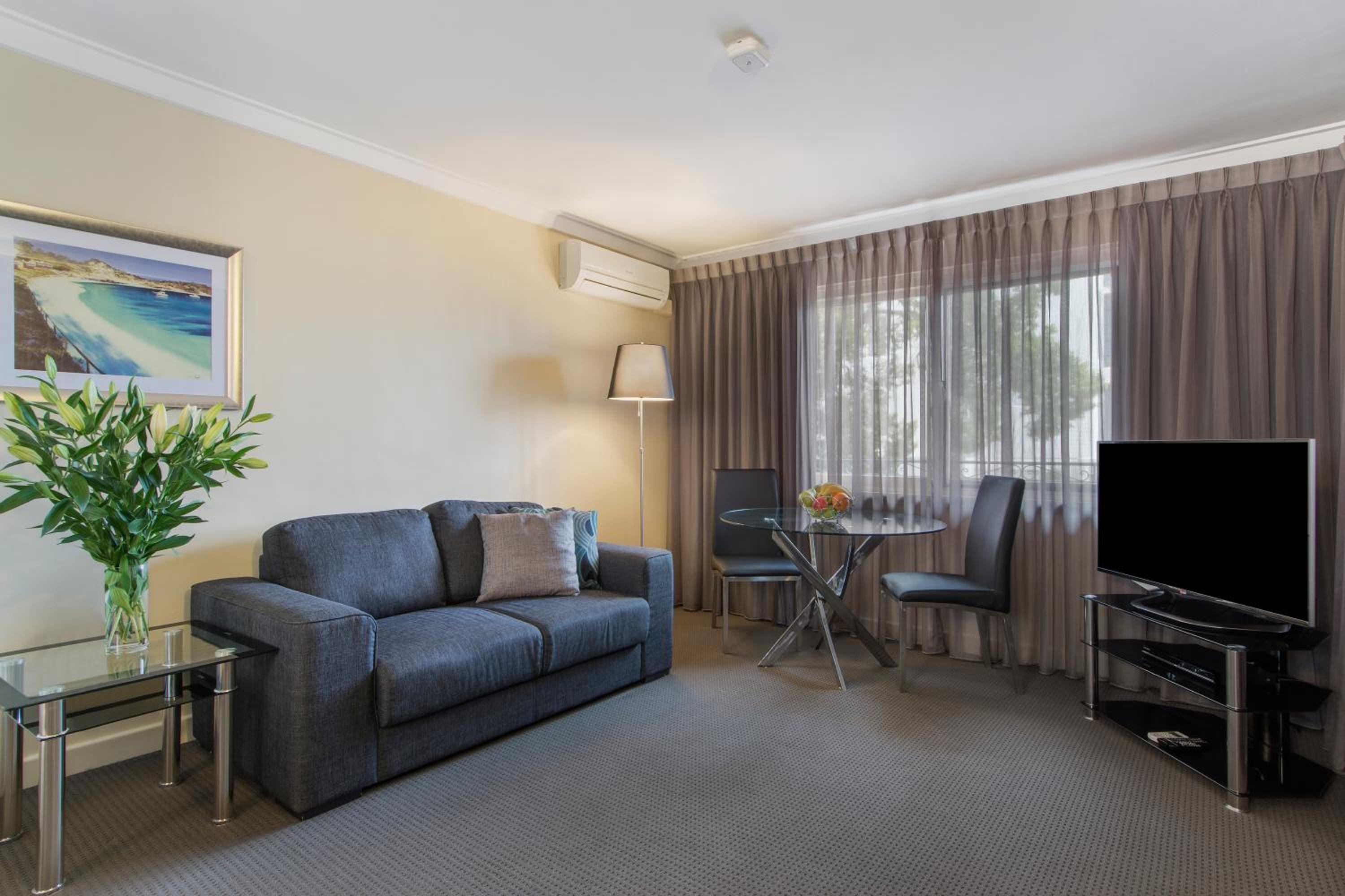 One-Bedroom Suite - Riverside