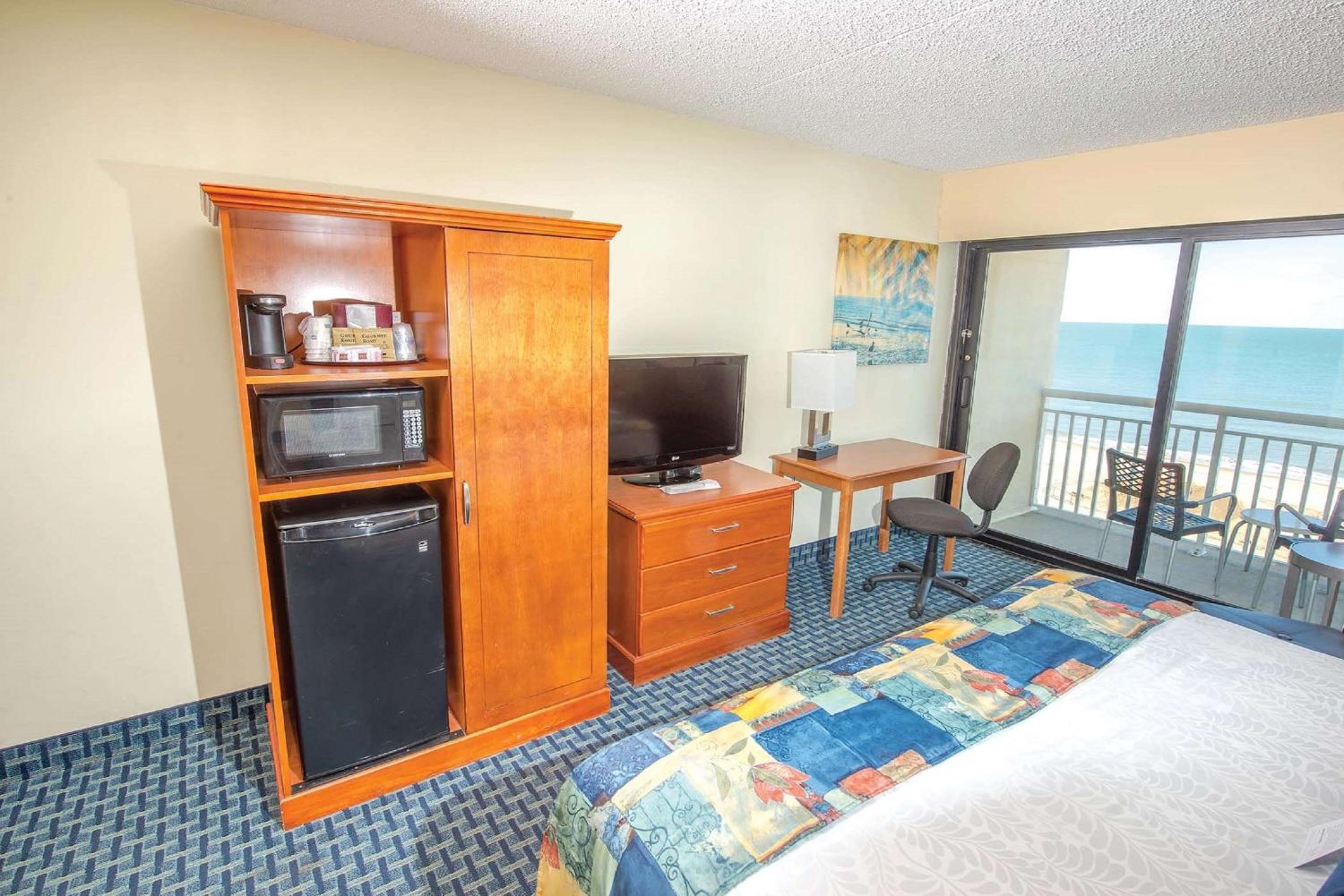 King Room with Oceanfront View - Non-Smoking - Photo 7