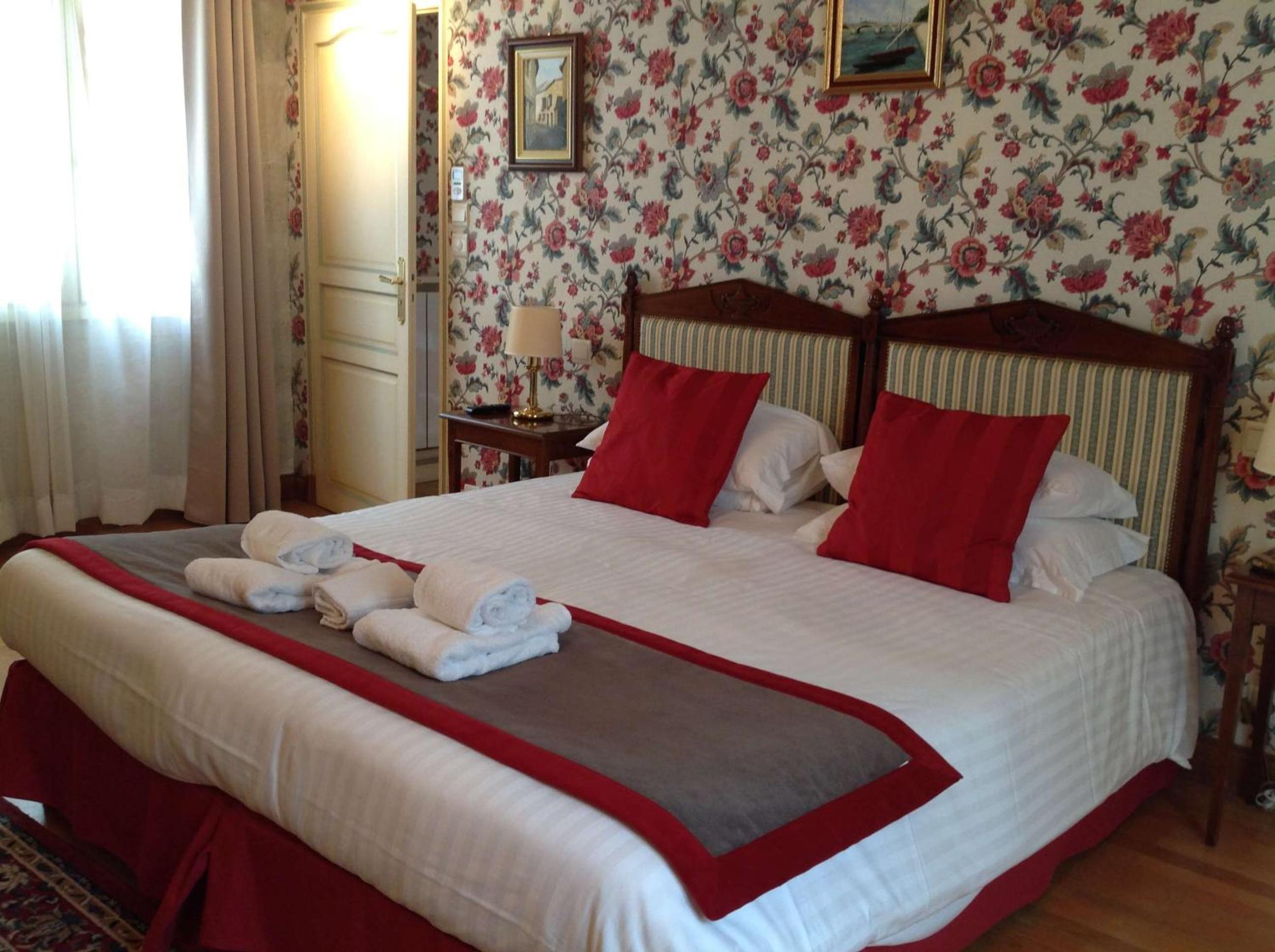 Suite with One King and One Double Bed with Sofa Bed - Photo 1