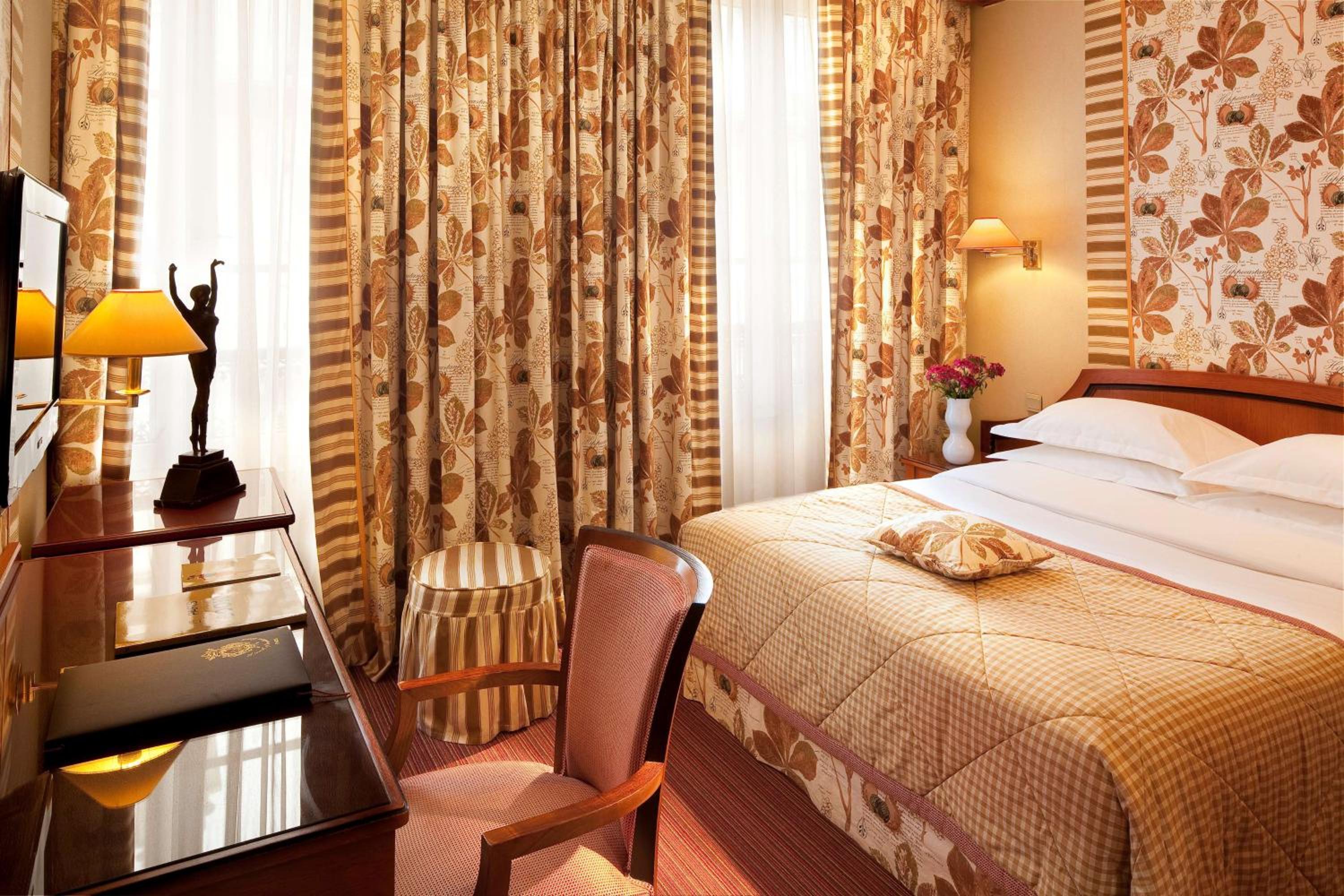 Comfort King Room thumbnail 5