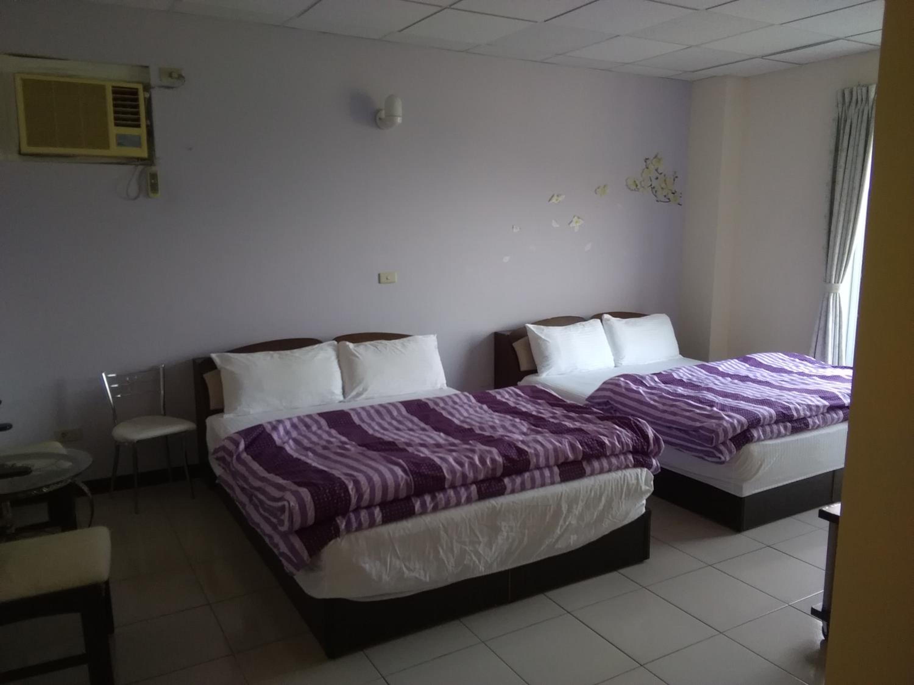 Quadruple Room with Private Bathroom photo 2