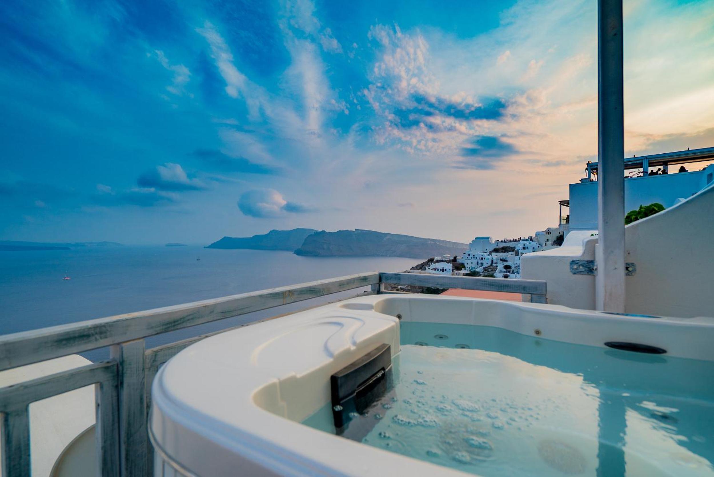 Studio with Outdoor Hot Tub and Caldera View - Photo 9