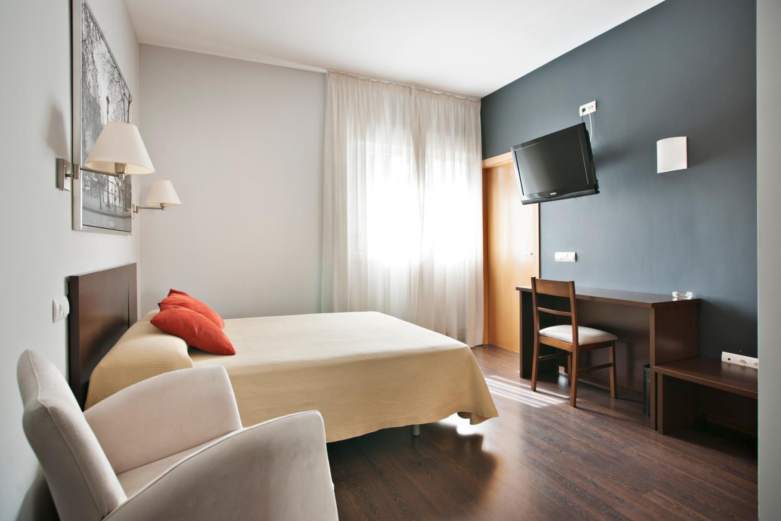 Double Room - Photo 4