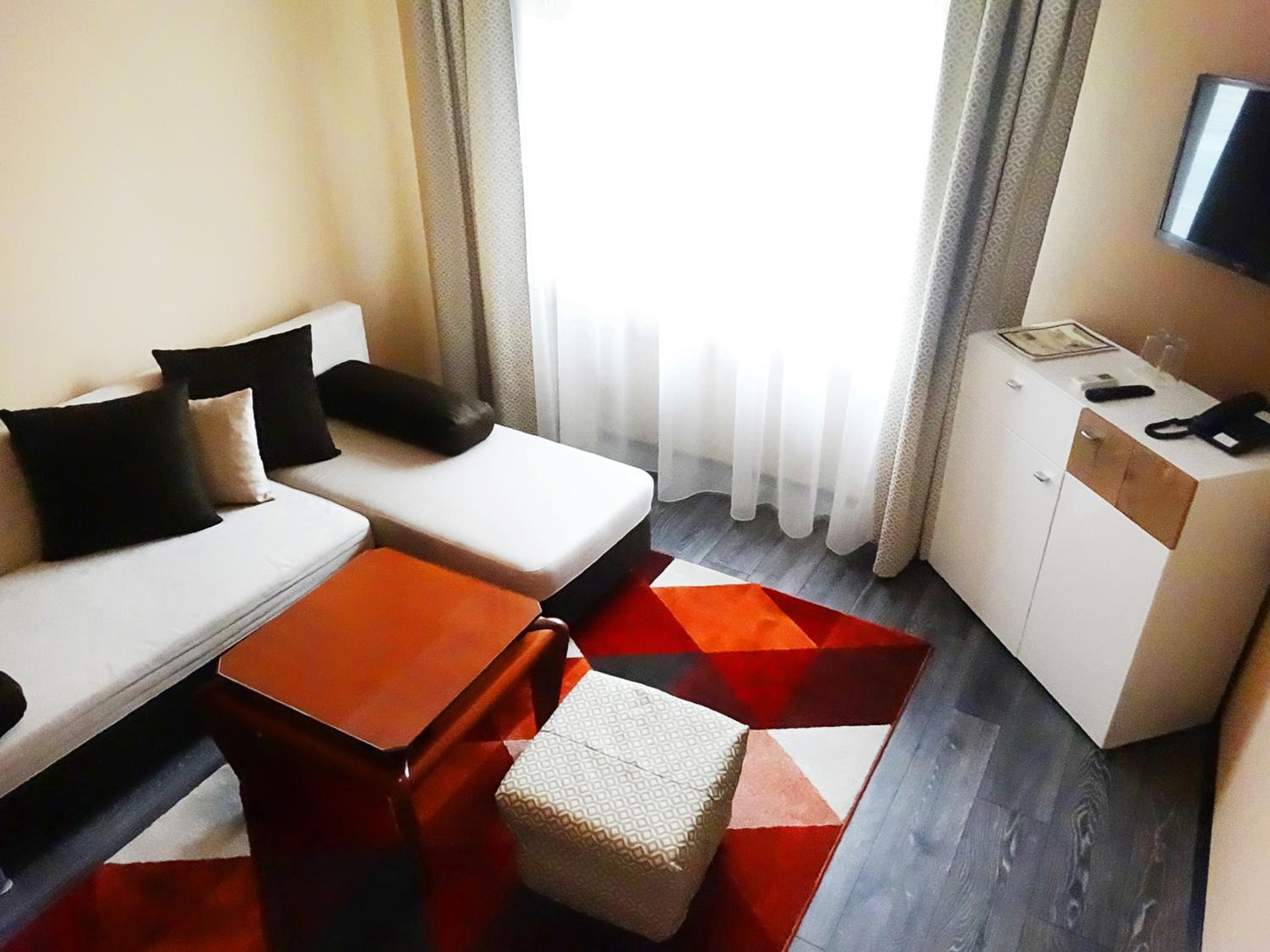 Superior One-Bedroom Apartment