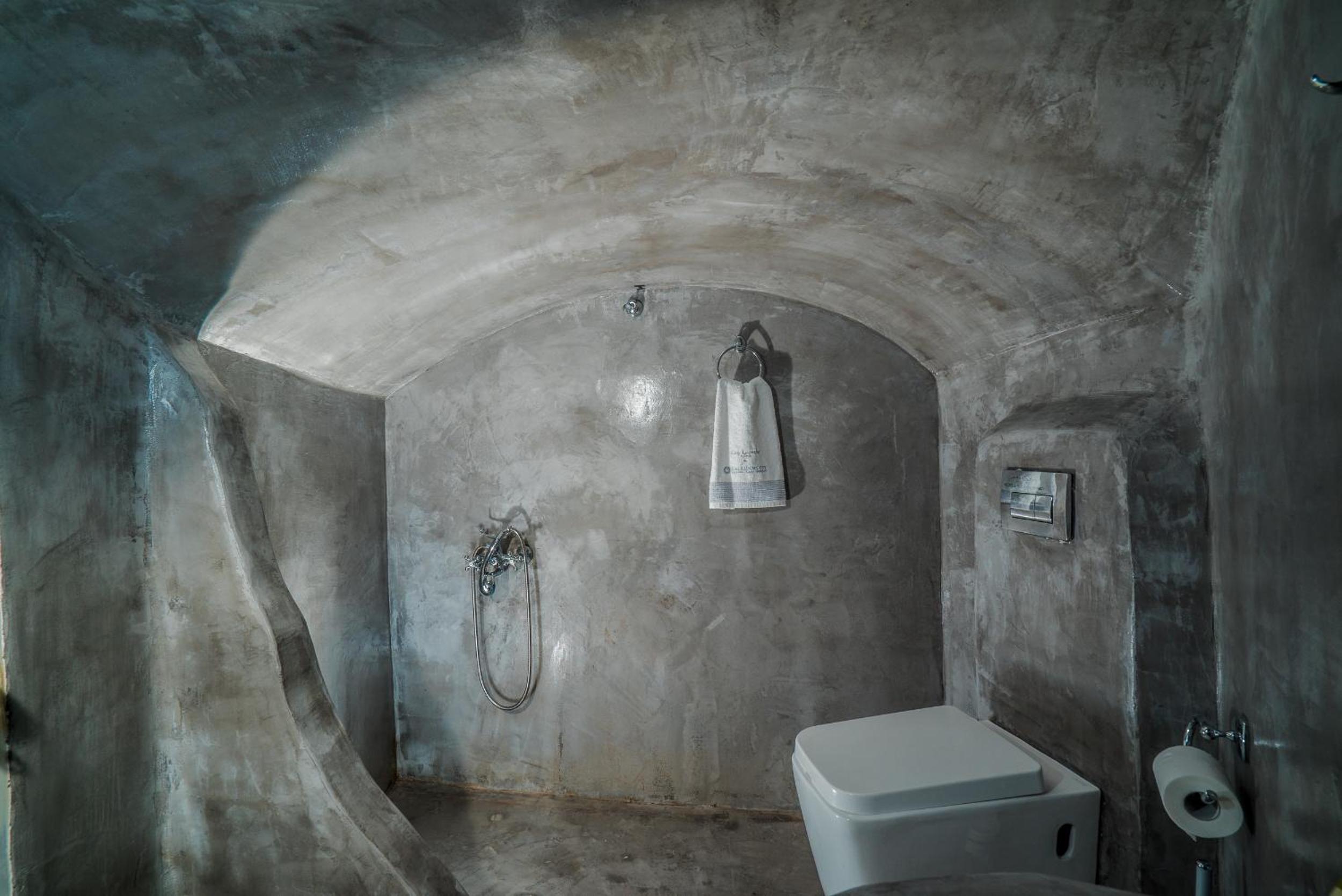 One Bedroom Cave House with Outdoor Hot Tub and Caldera View - Photo 13