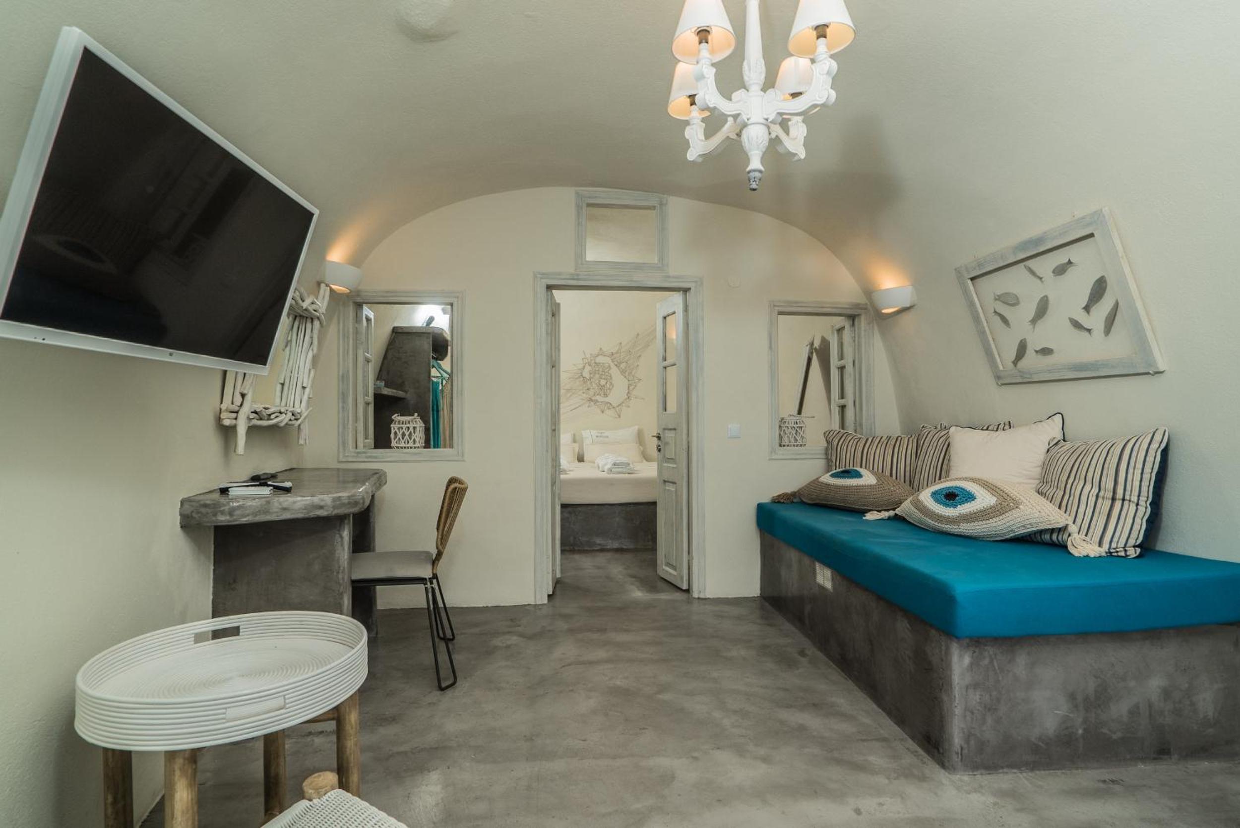 One Bedroom Cave House with Outdoor Hot Tub and Caldera View - Photo 6