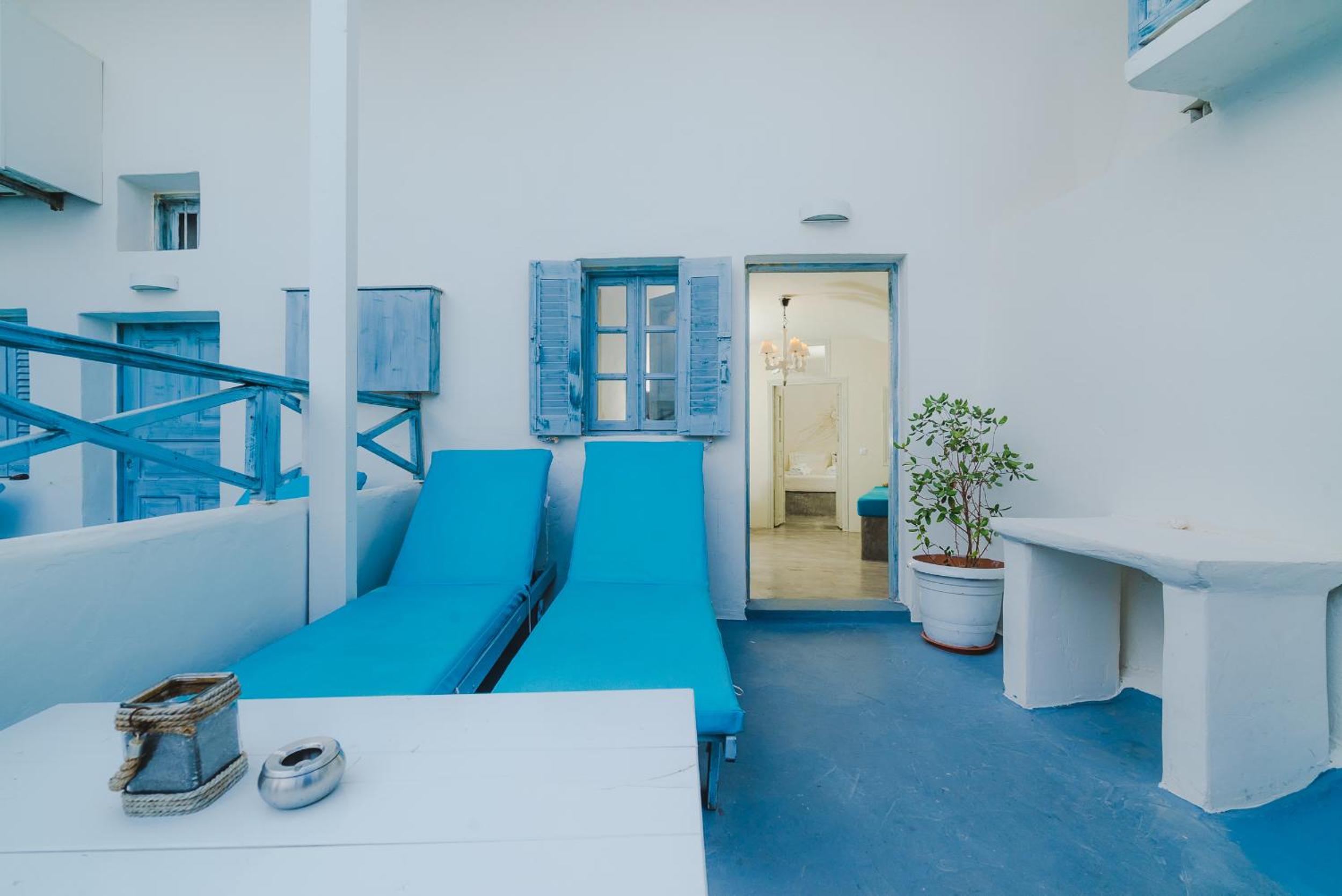 One Bedroom Cave House with Outdoor Hot Tub and Caldera View - Photo 3