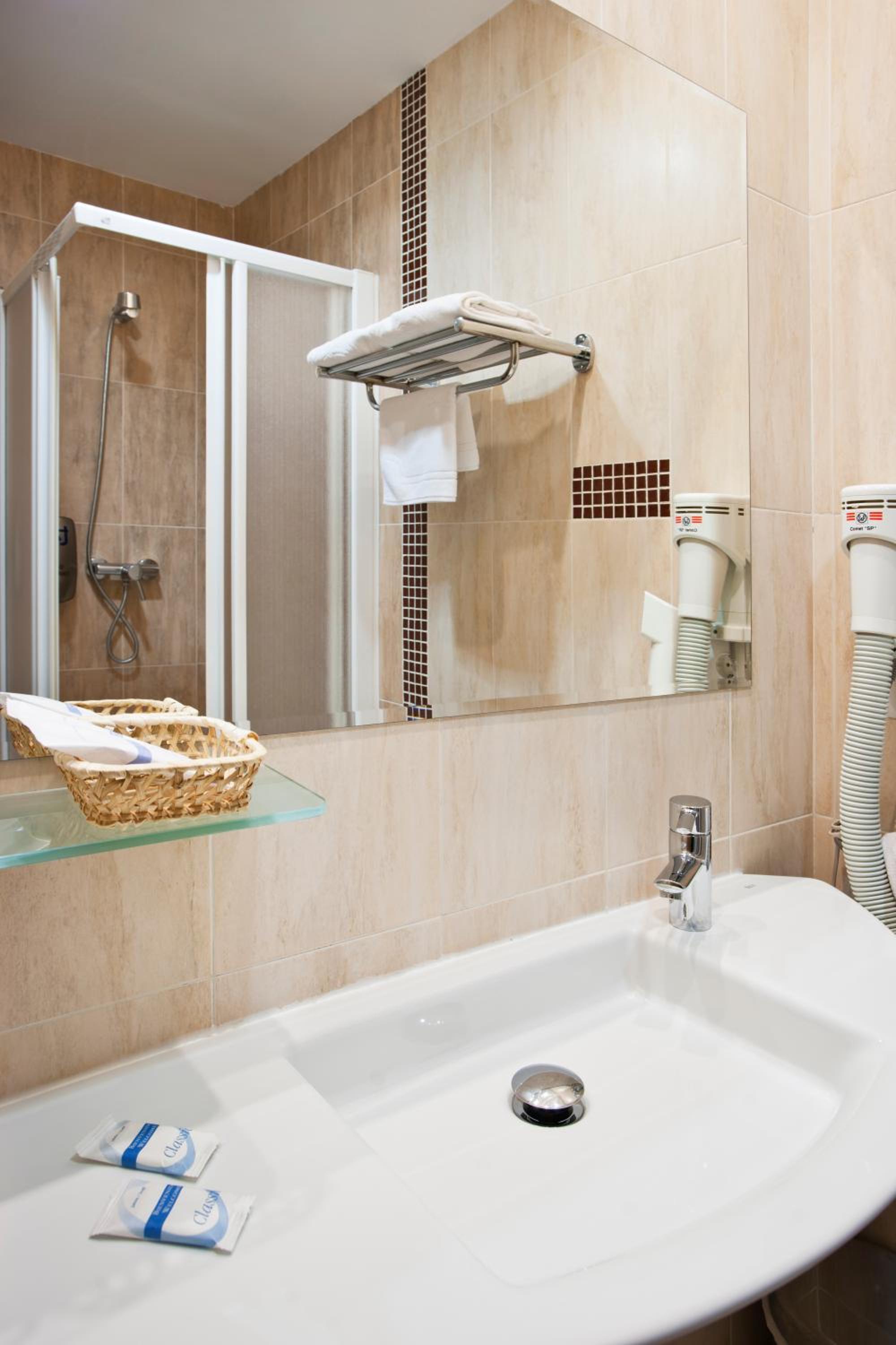 Triple Room - Photo 2