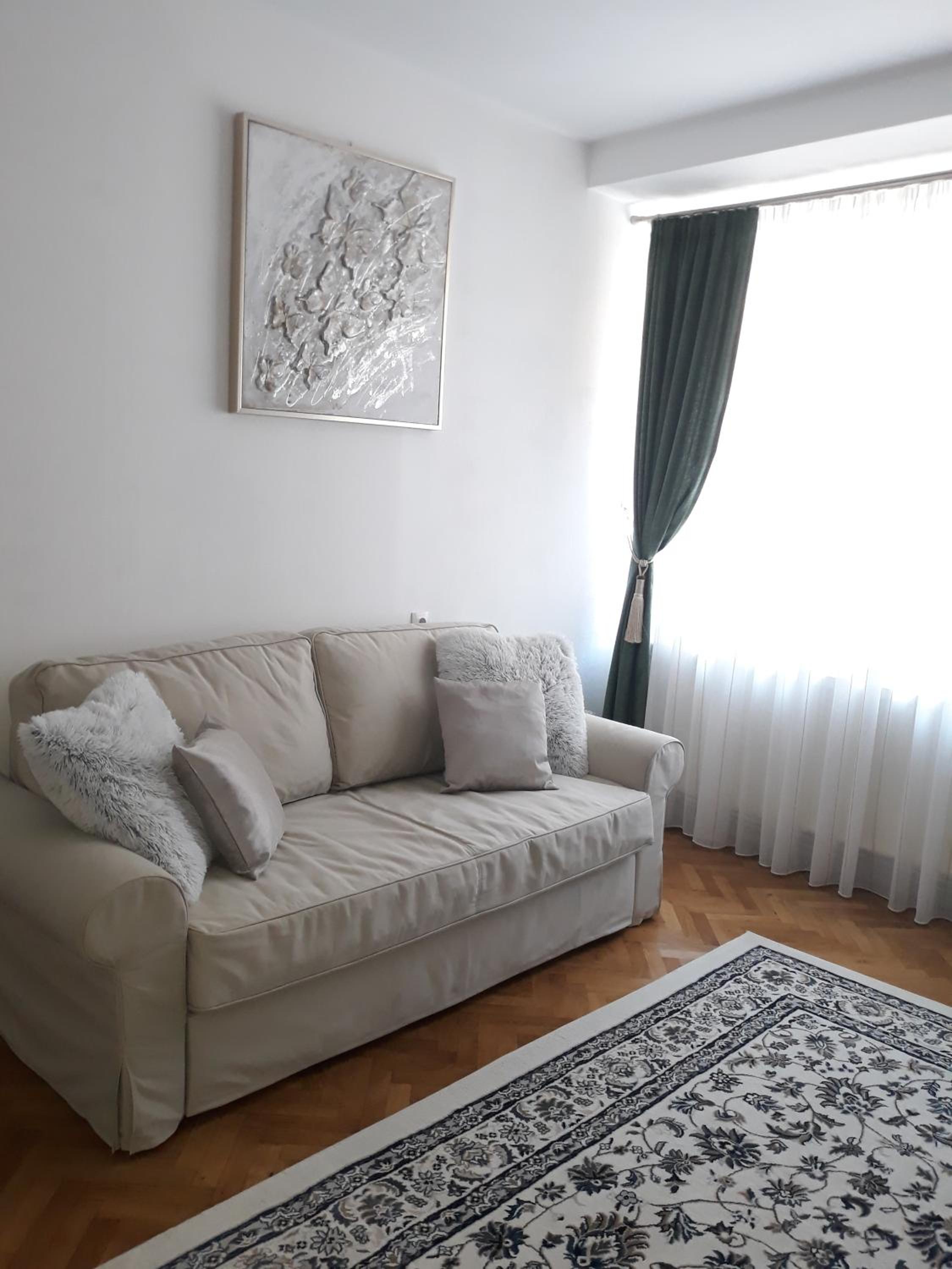 One-Bedroom Apartment - Photo 2