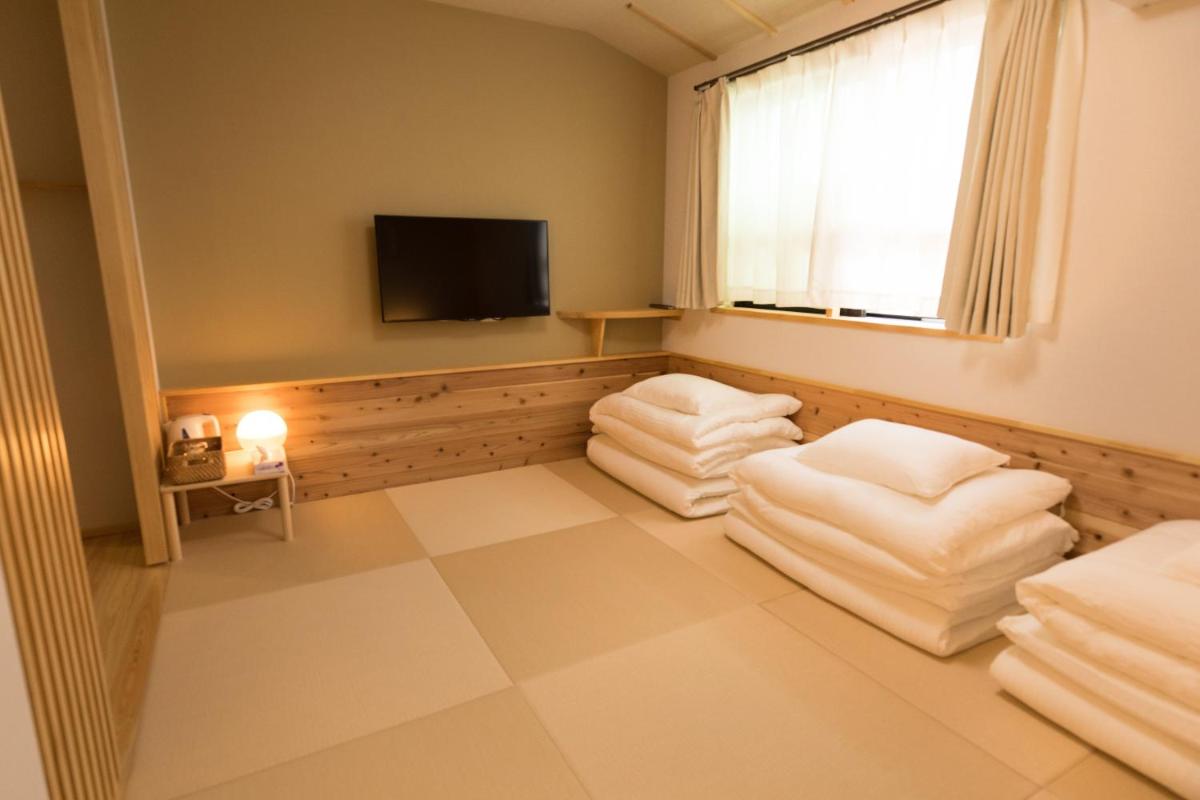 Family Room with Private Bathroom photo 3