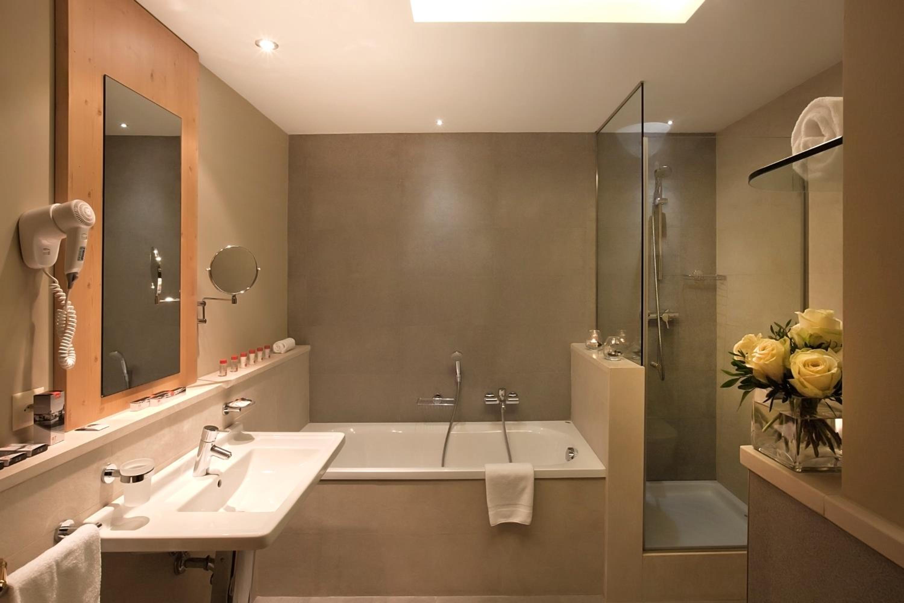 Suite with Panoramic Mountain View and Spa Access - Photo 3