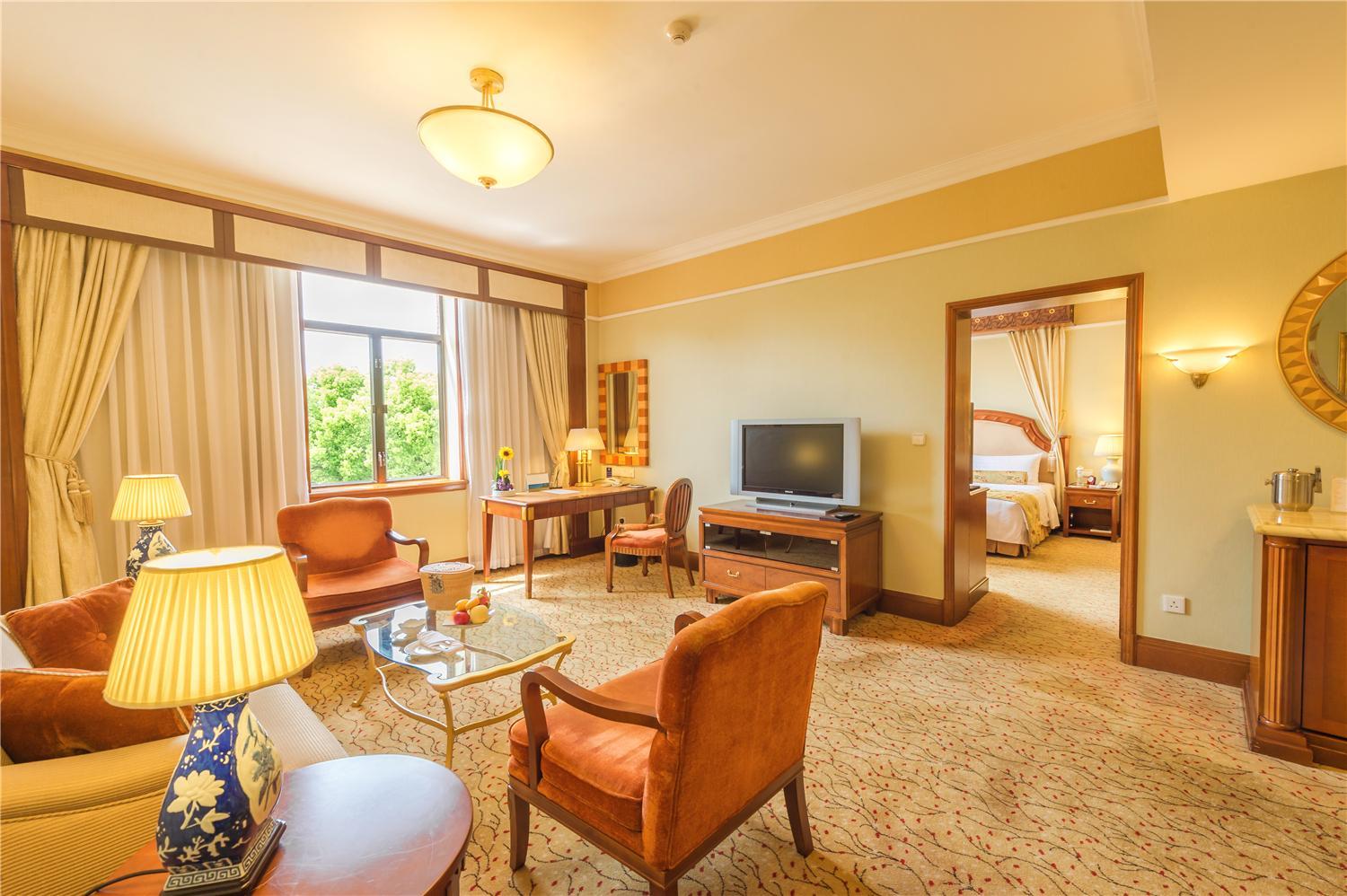 Executive Suite - Photo 2