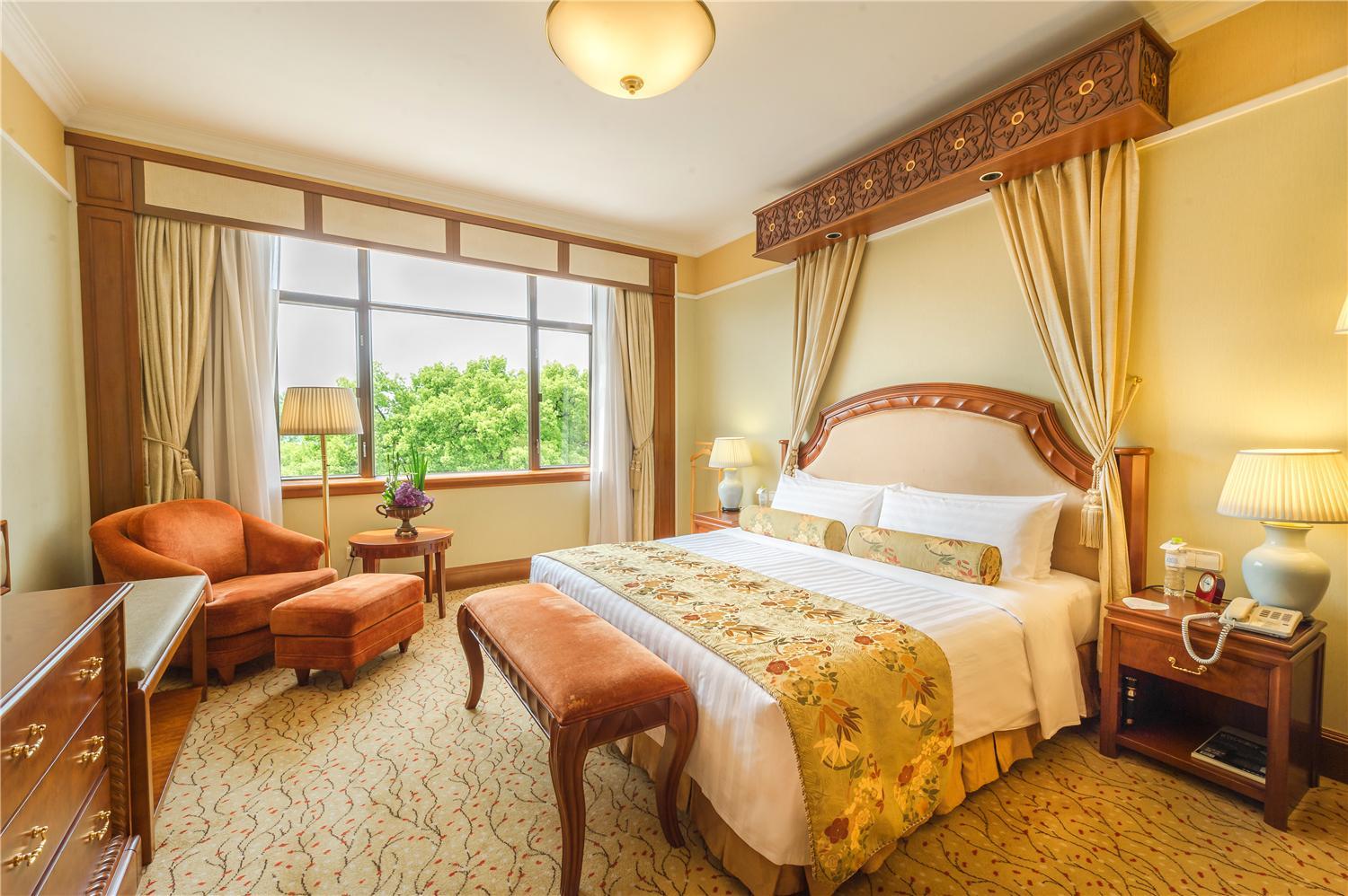 Executive Suite - Photo 6