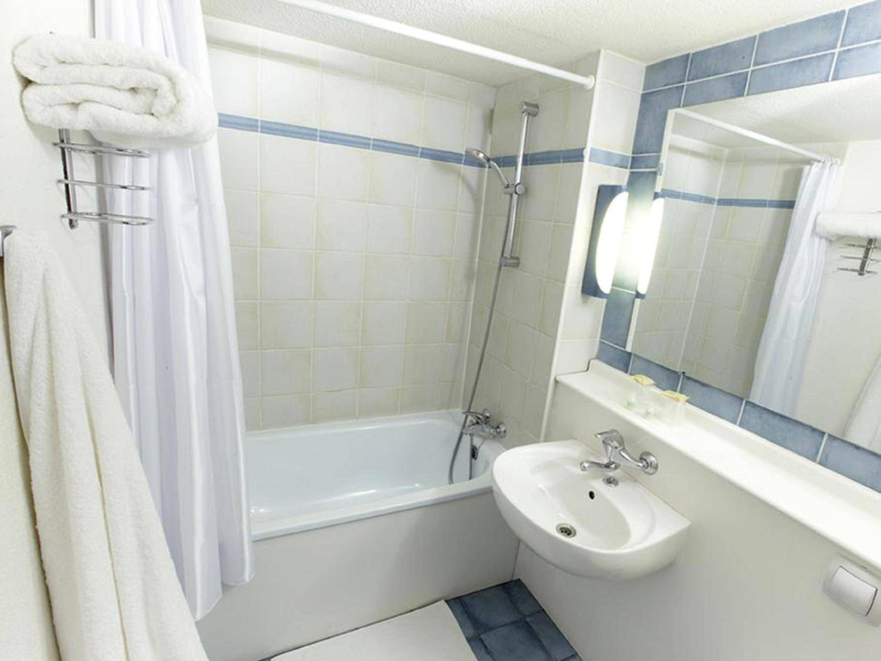 Twin Room - Photo 2