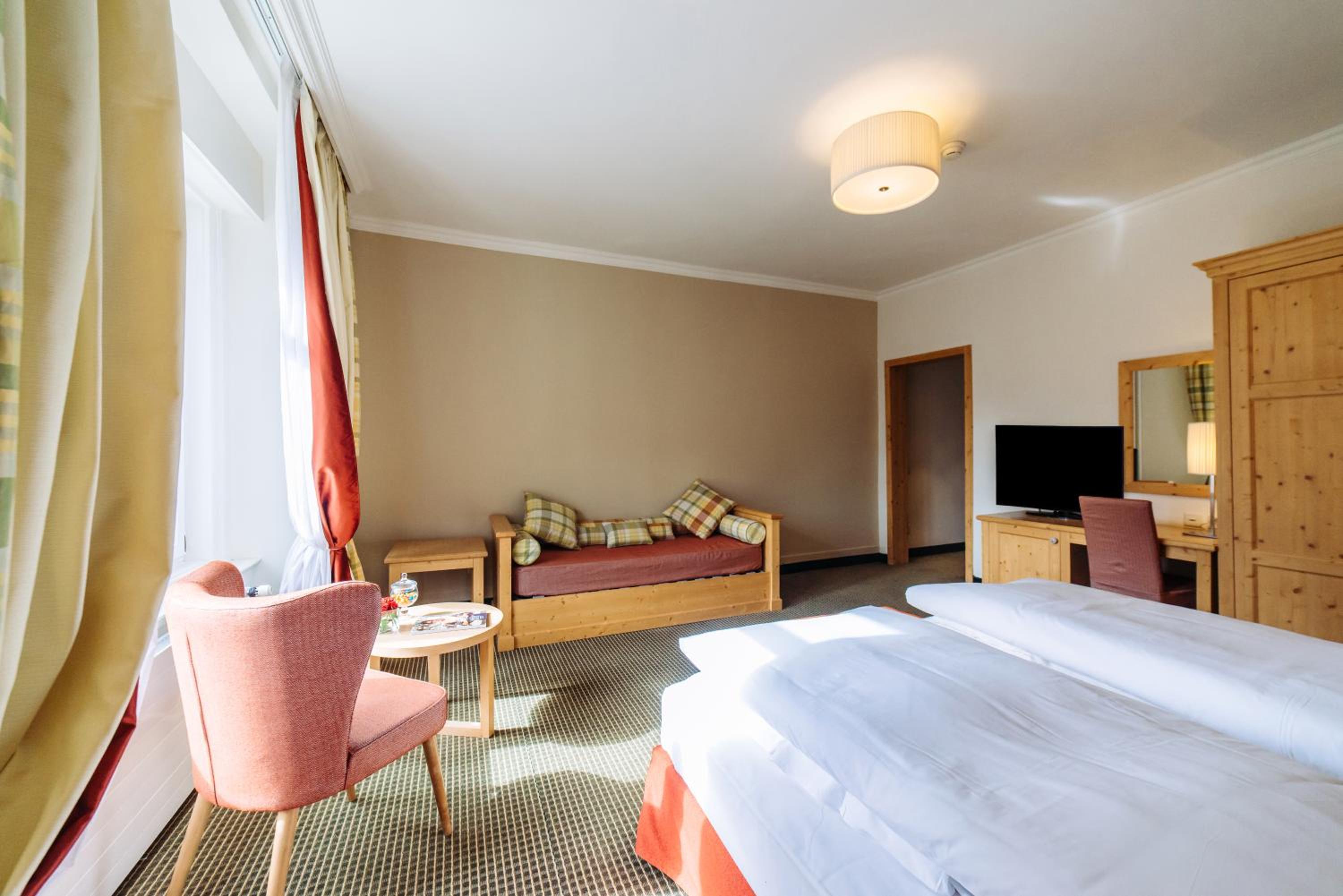 Superior Triple Room with Spa Access - Photo 12