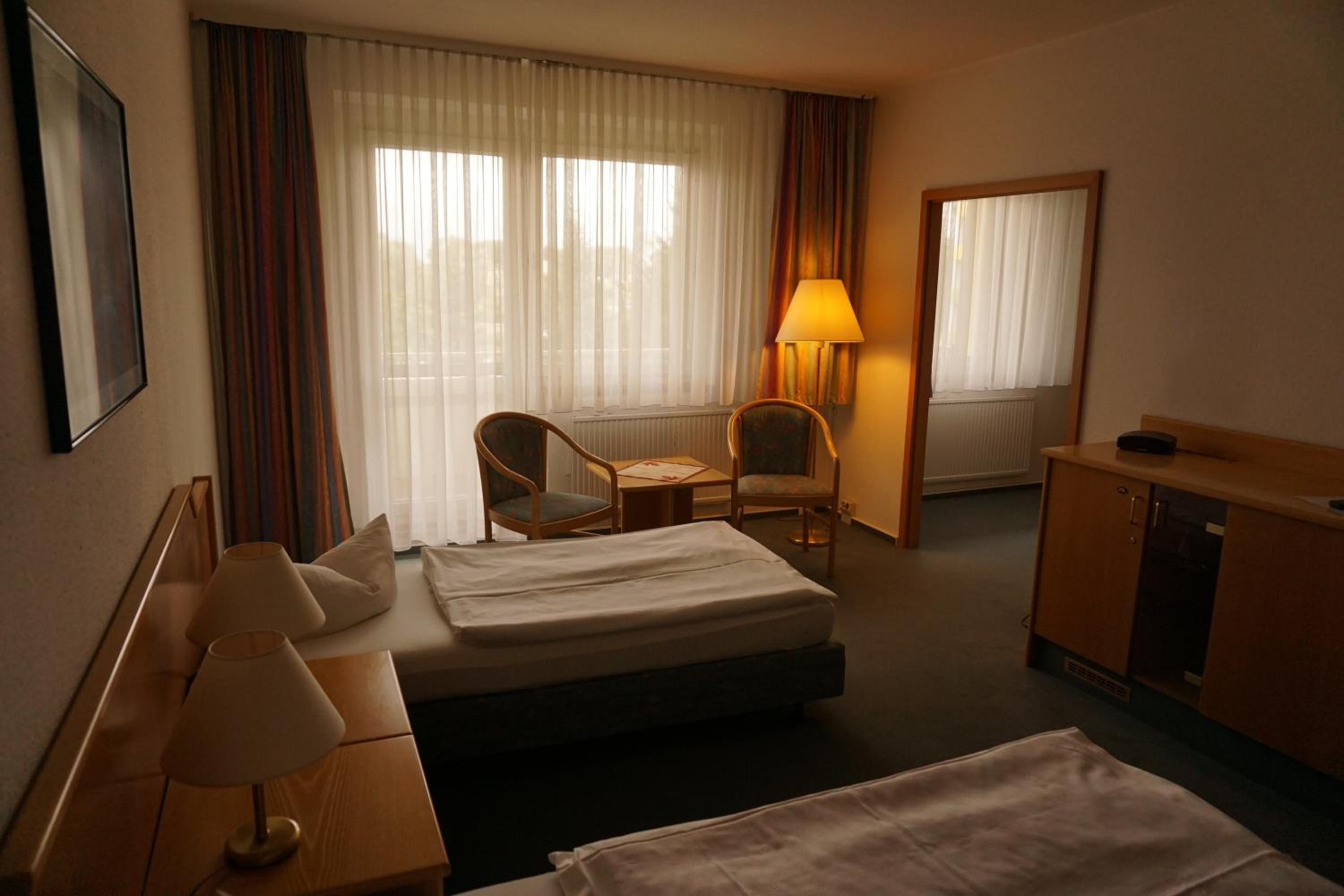 Twin Room with Bathroom photo 3