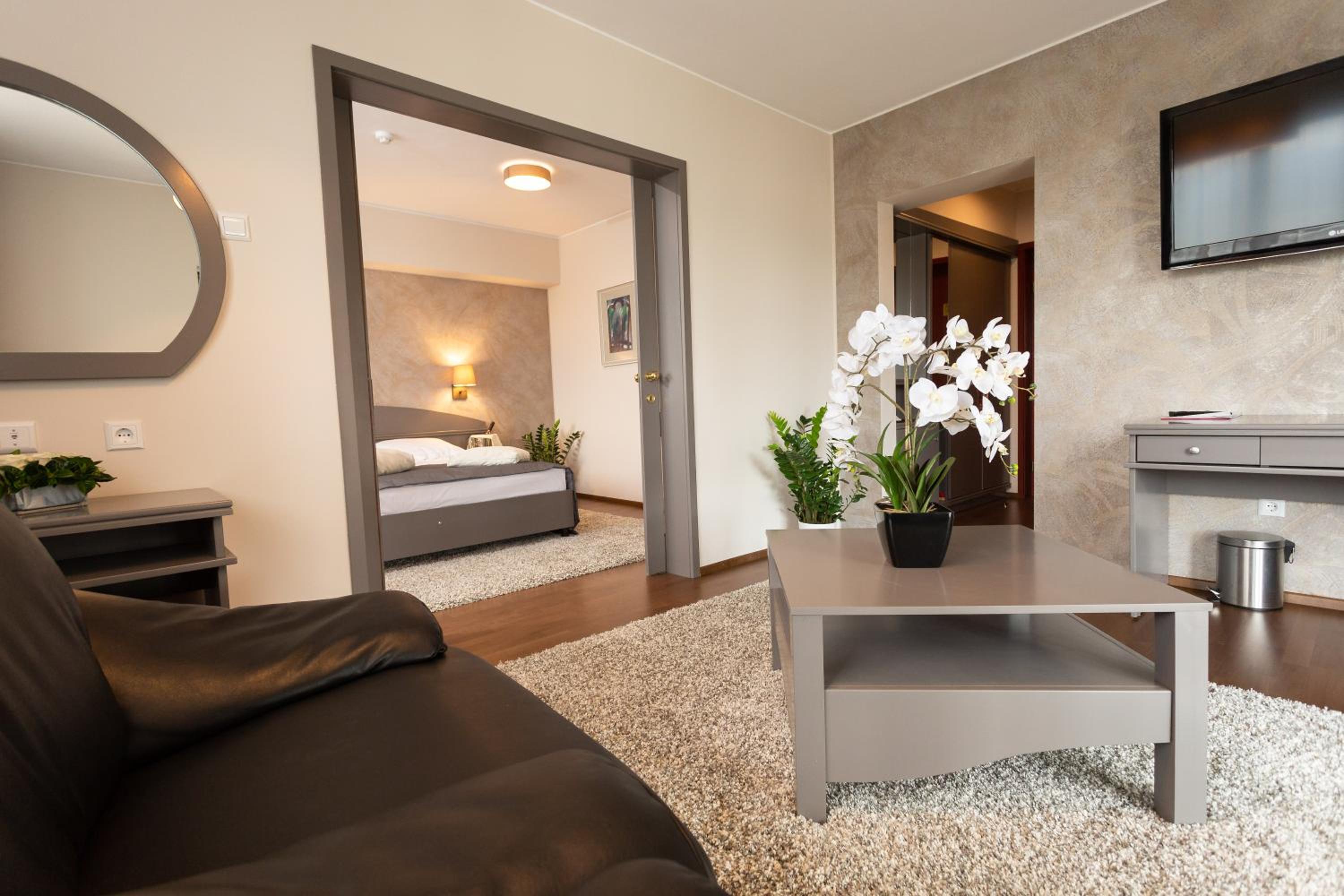 Suite with Balcony - Photo 5