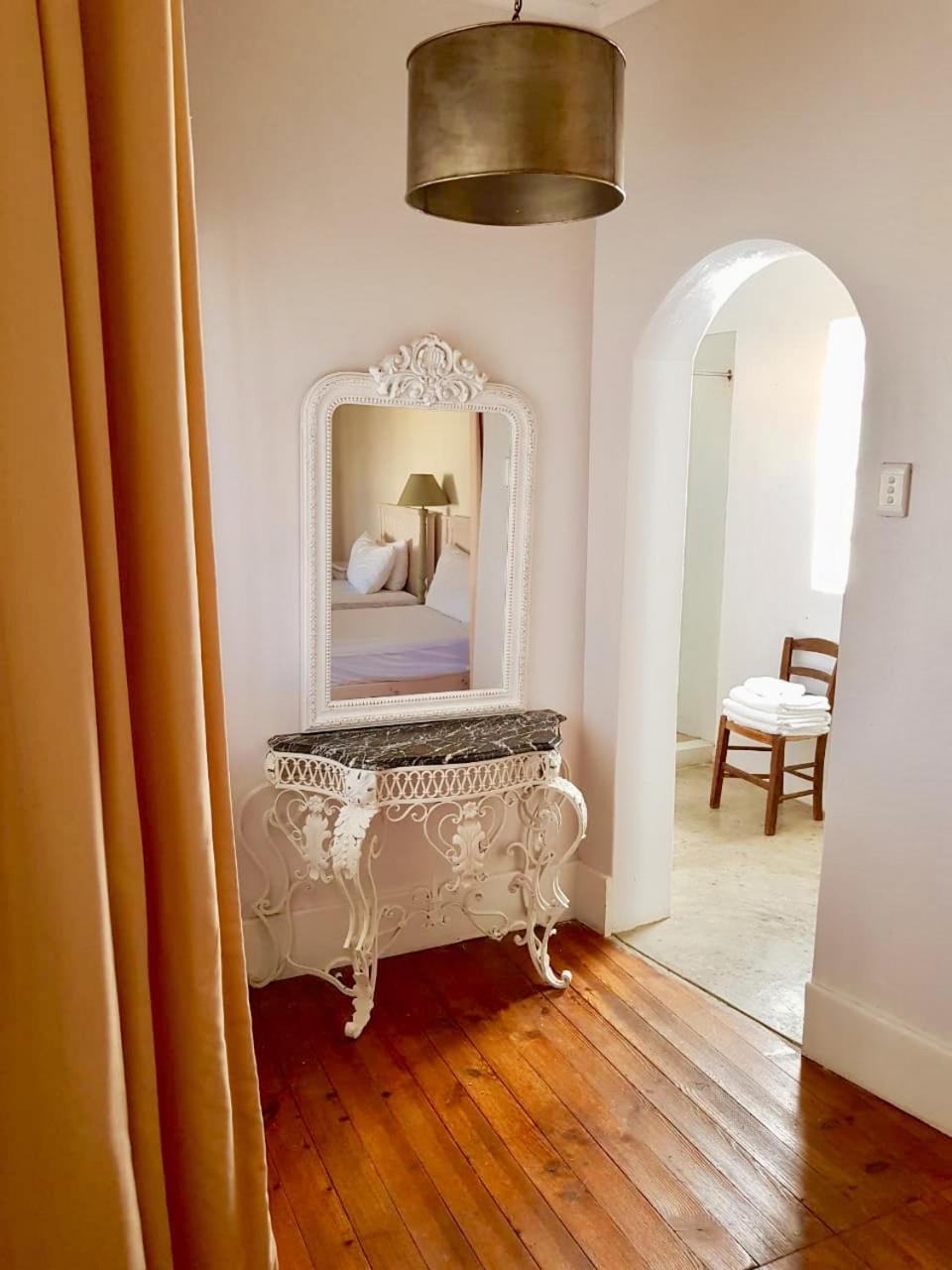 Five-Bedroom House photo 1