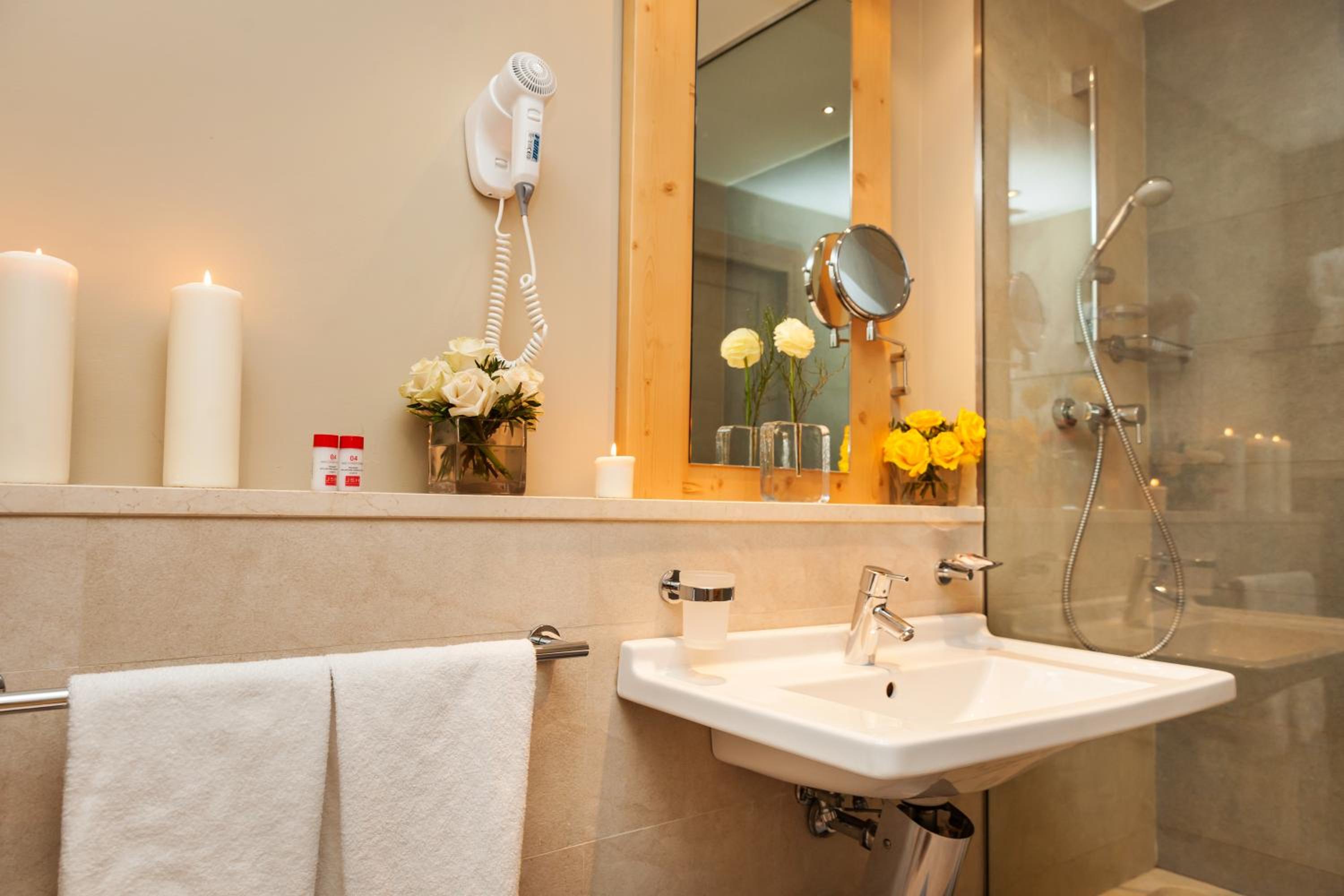 Standard Double or Twin Room with Spa Access - Photo 6